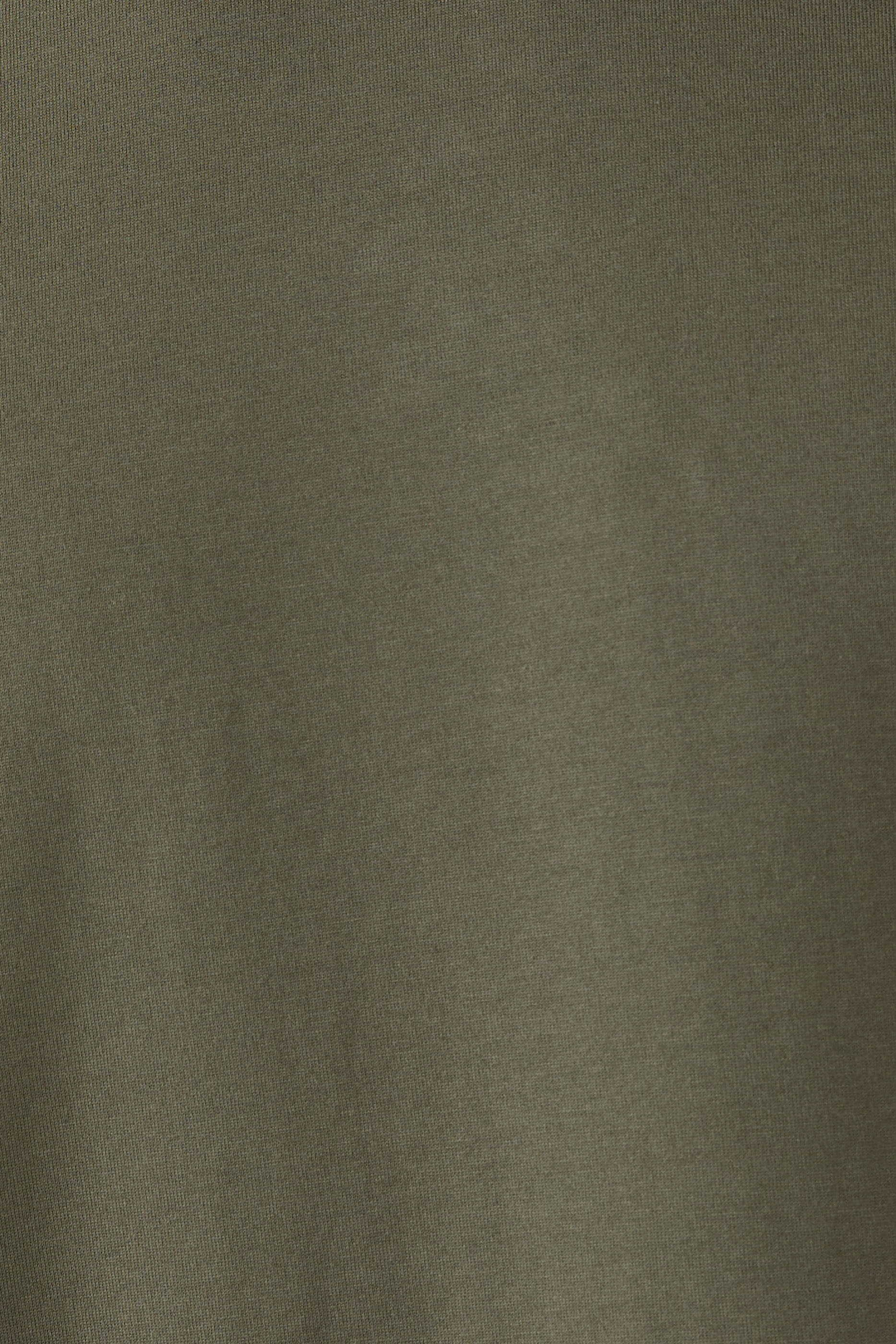 تيشيرت بشعار الماركة