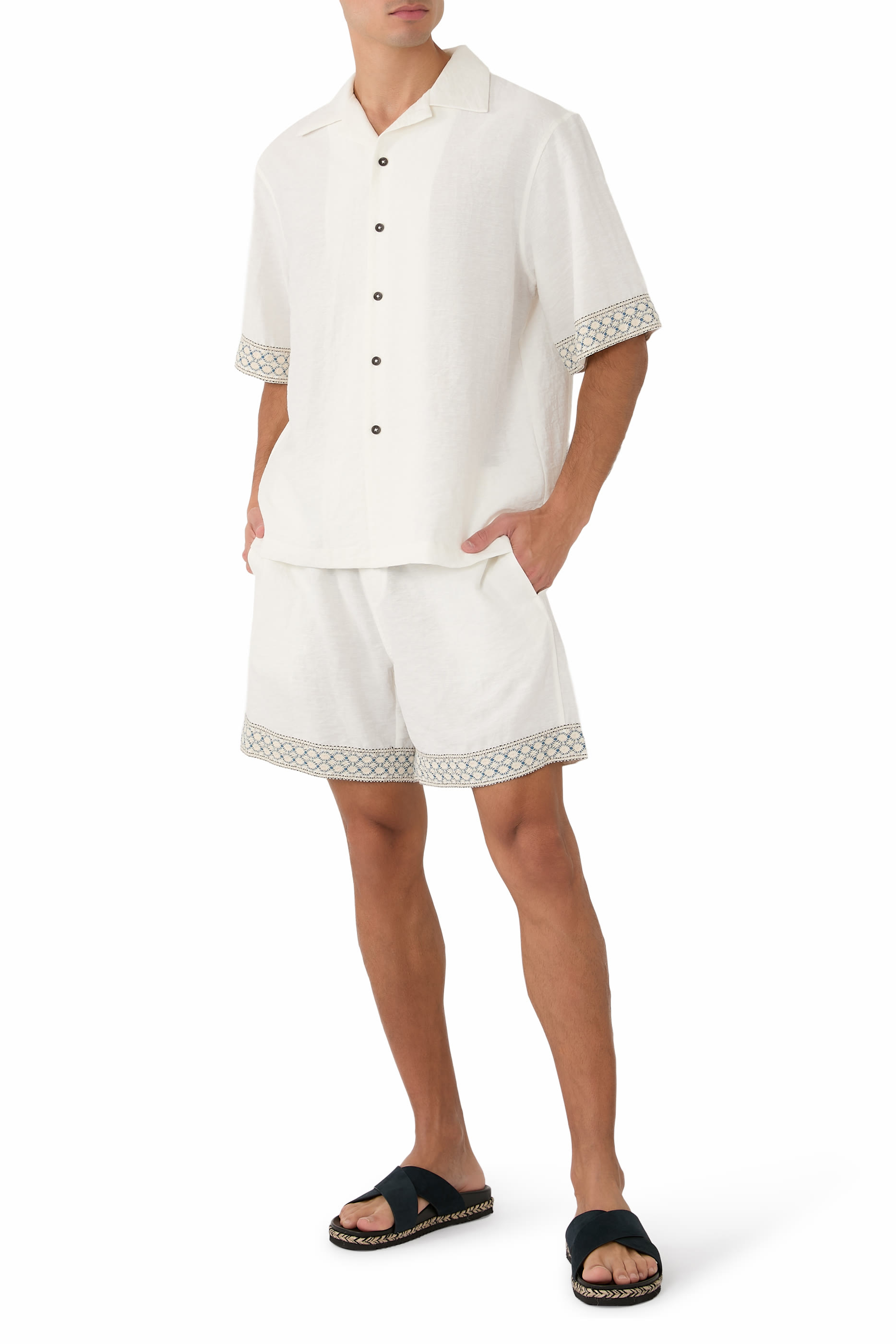 شورت ريزورت بحافة كروشيه