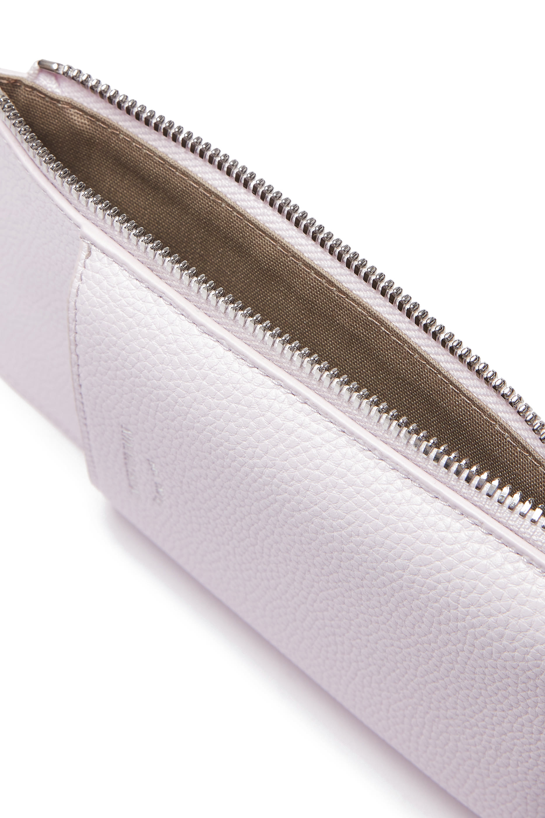 حافظة هاتف مع سحاب وجيوب بنقشة حلد غزال وشعار الماركة