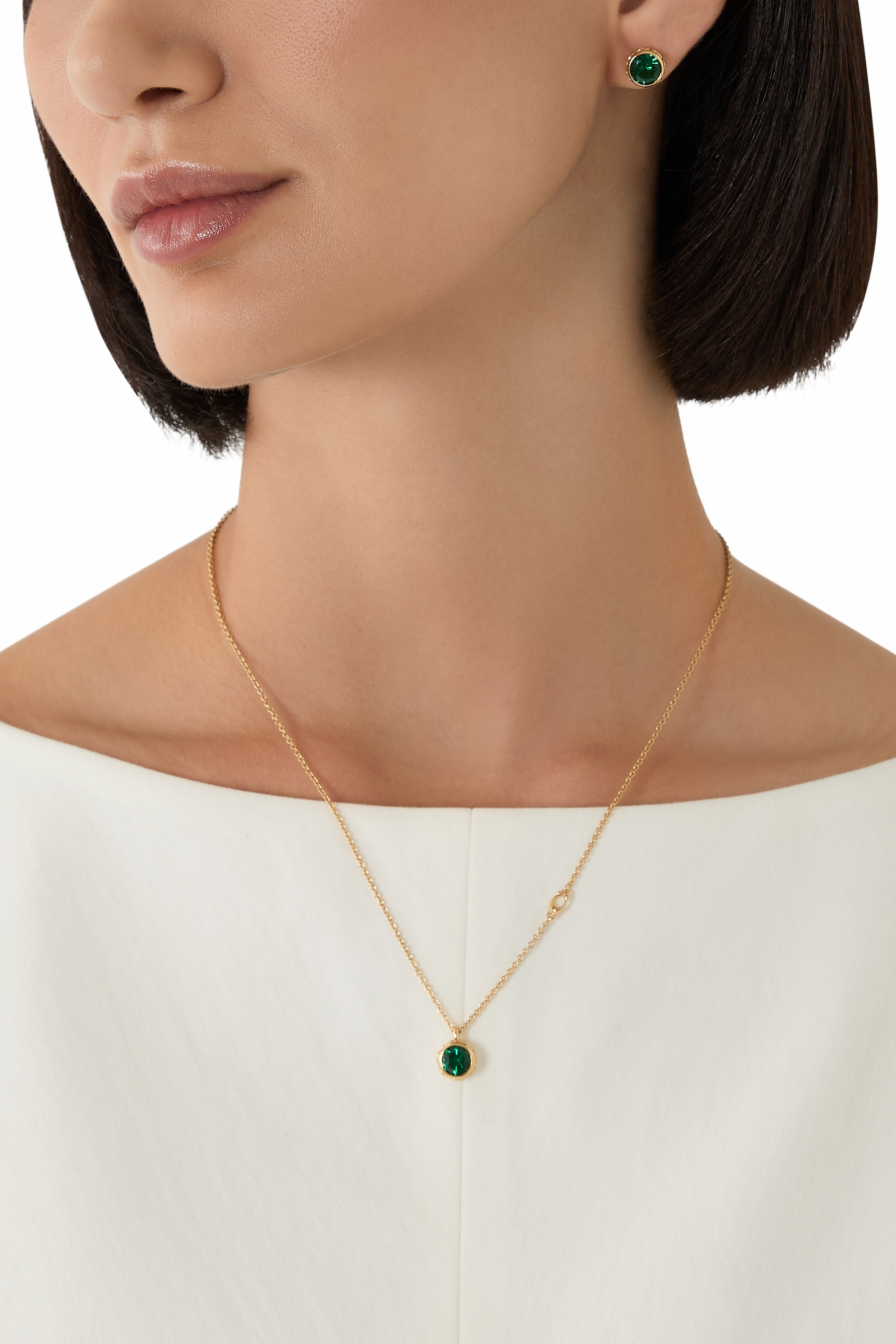 طقم قلادة وأقراط بأحجار