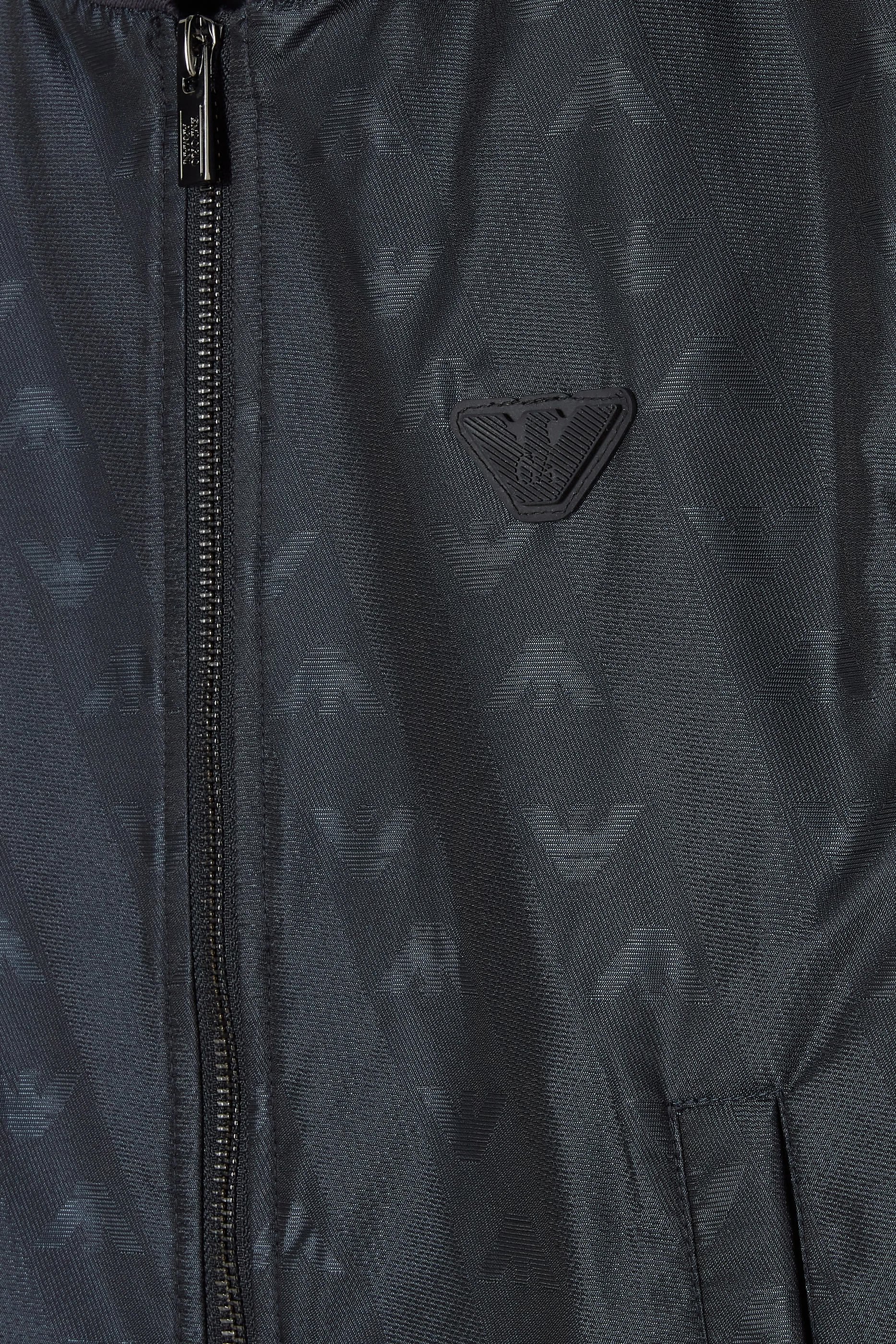 جاكيت بشعار الماركة للأطفال