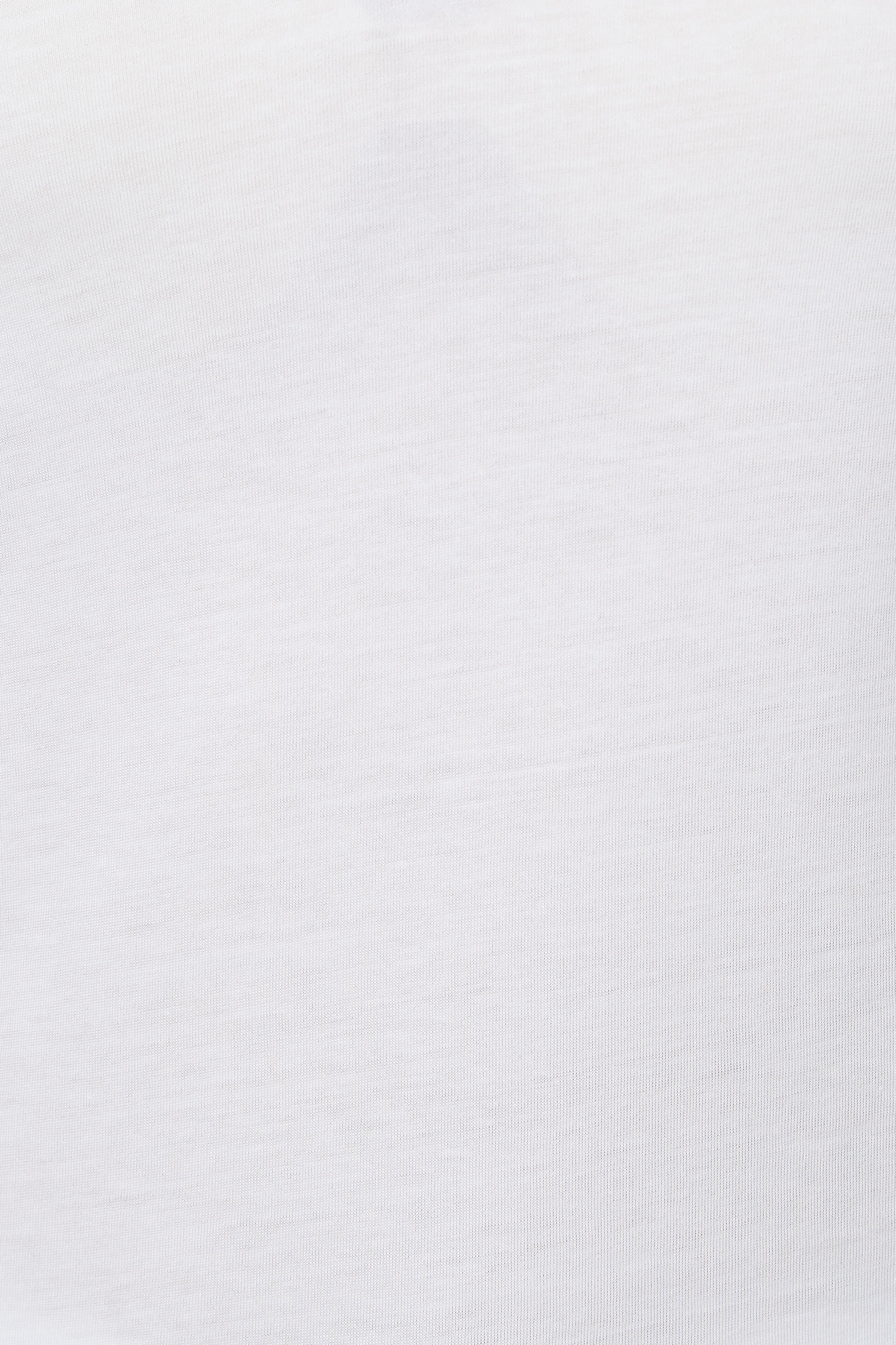 تي شيرت بفتحة رقبة V