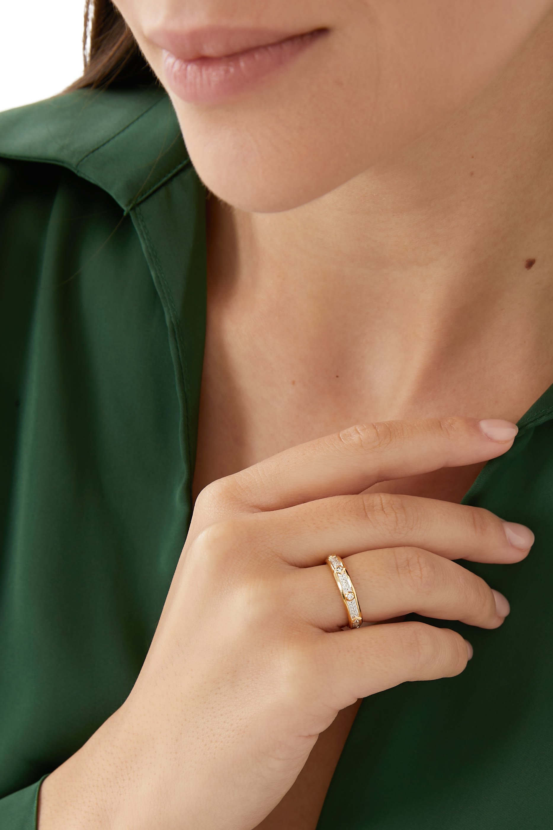 خاتم مودرن رنيسانس مرصع بالماس بافيه