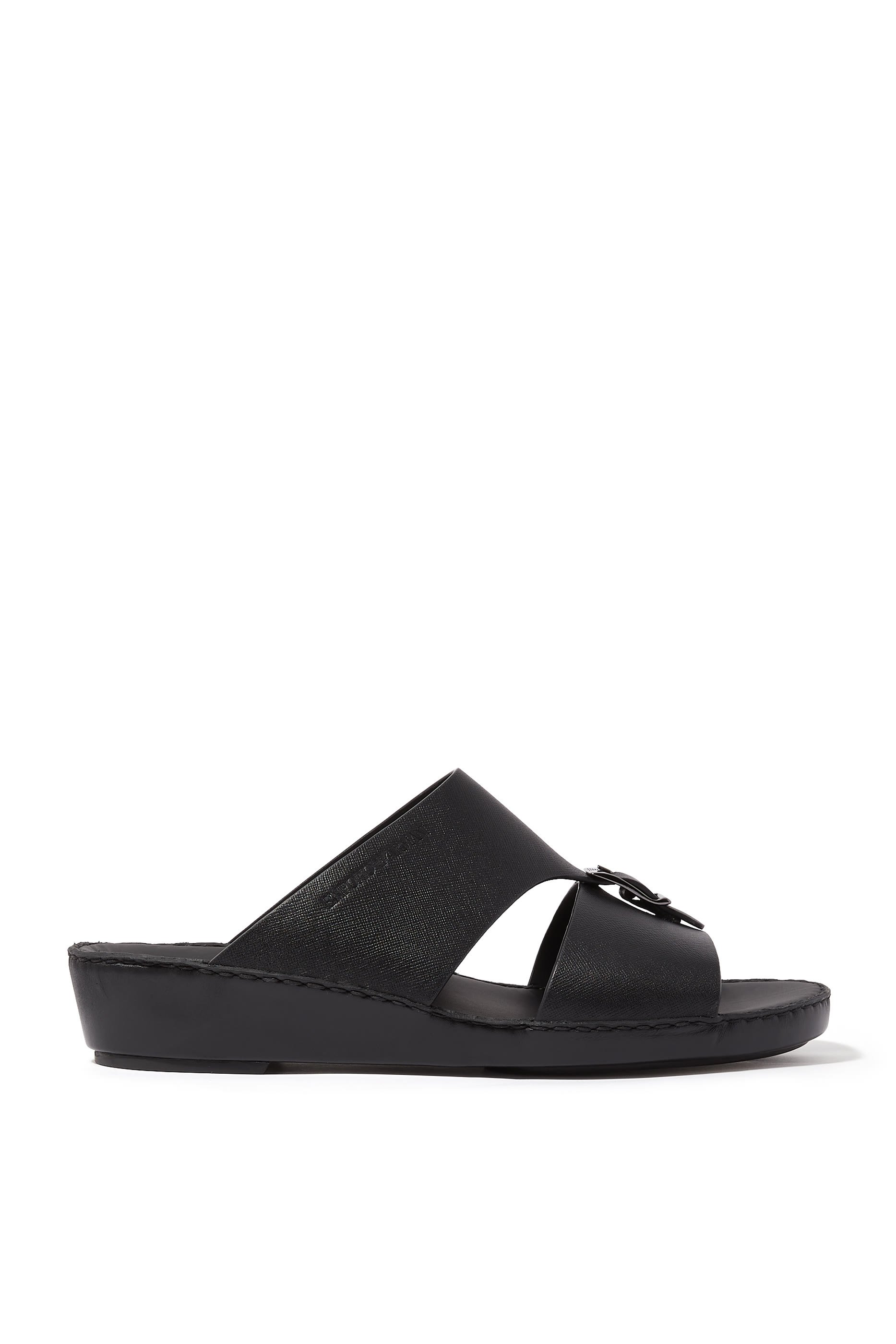 صندل بإبزيم جلد