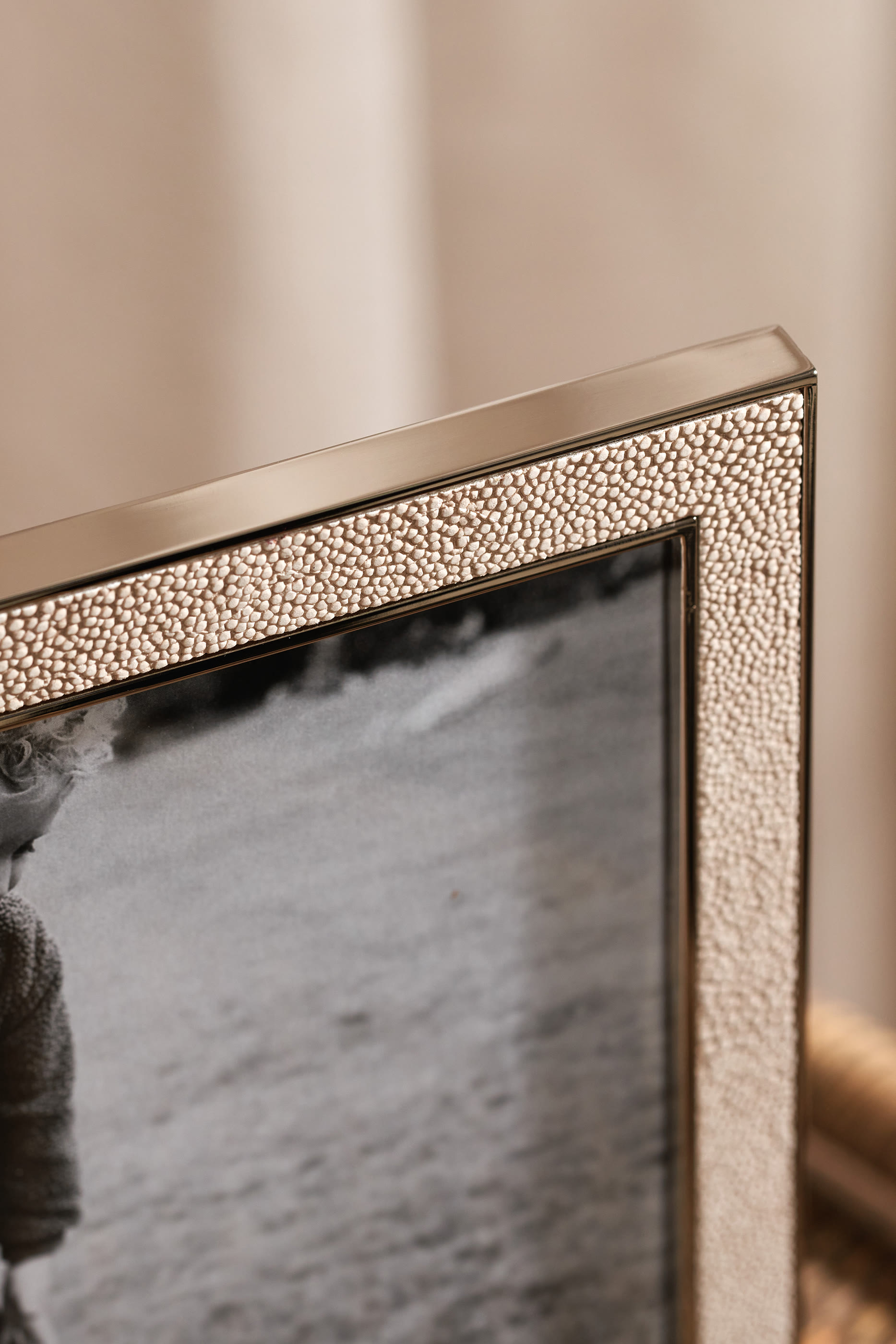 إطار صور كلاسيك مزدوج مفصلي بملمس بارز