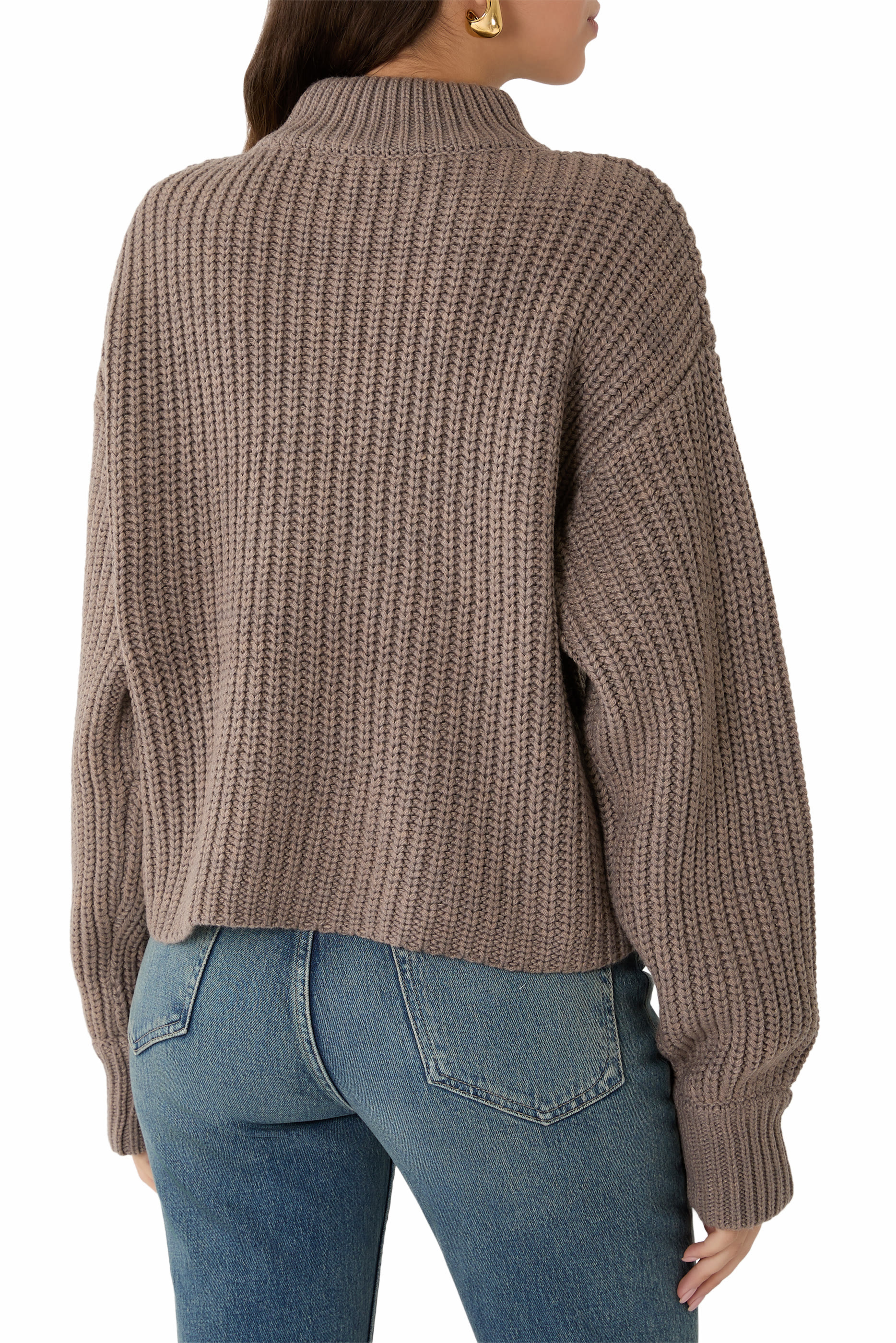 كنزة منسوجة بياقة عالية