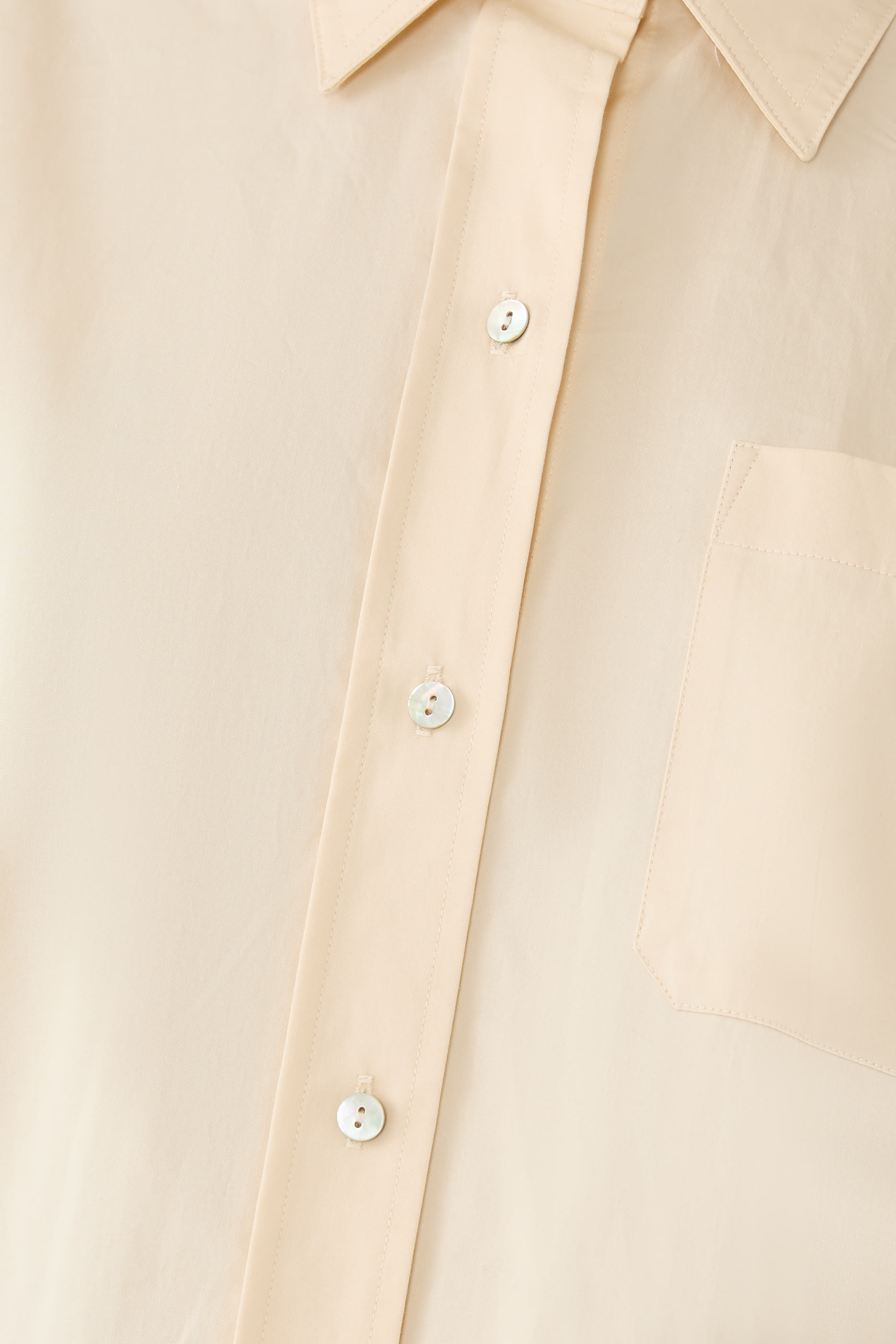 قميص بقصة قصيرة بأكمام طويلة