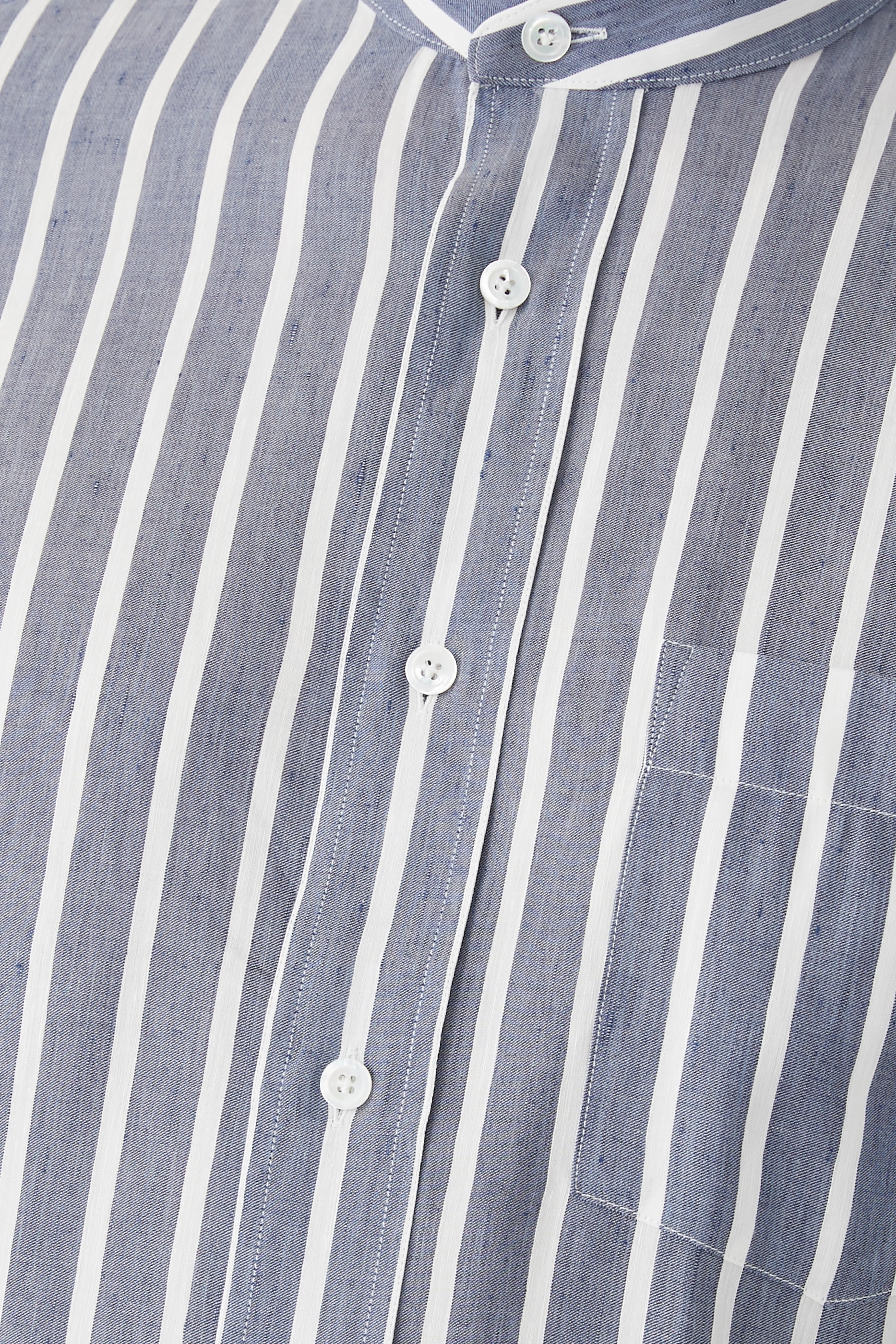 قميص مخطط بأكمام طويلة