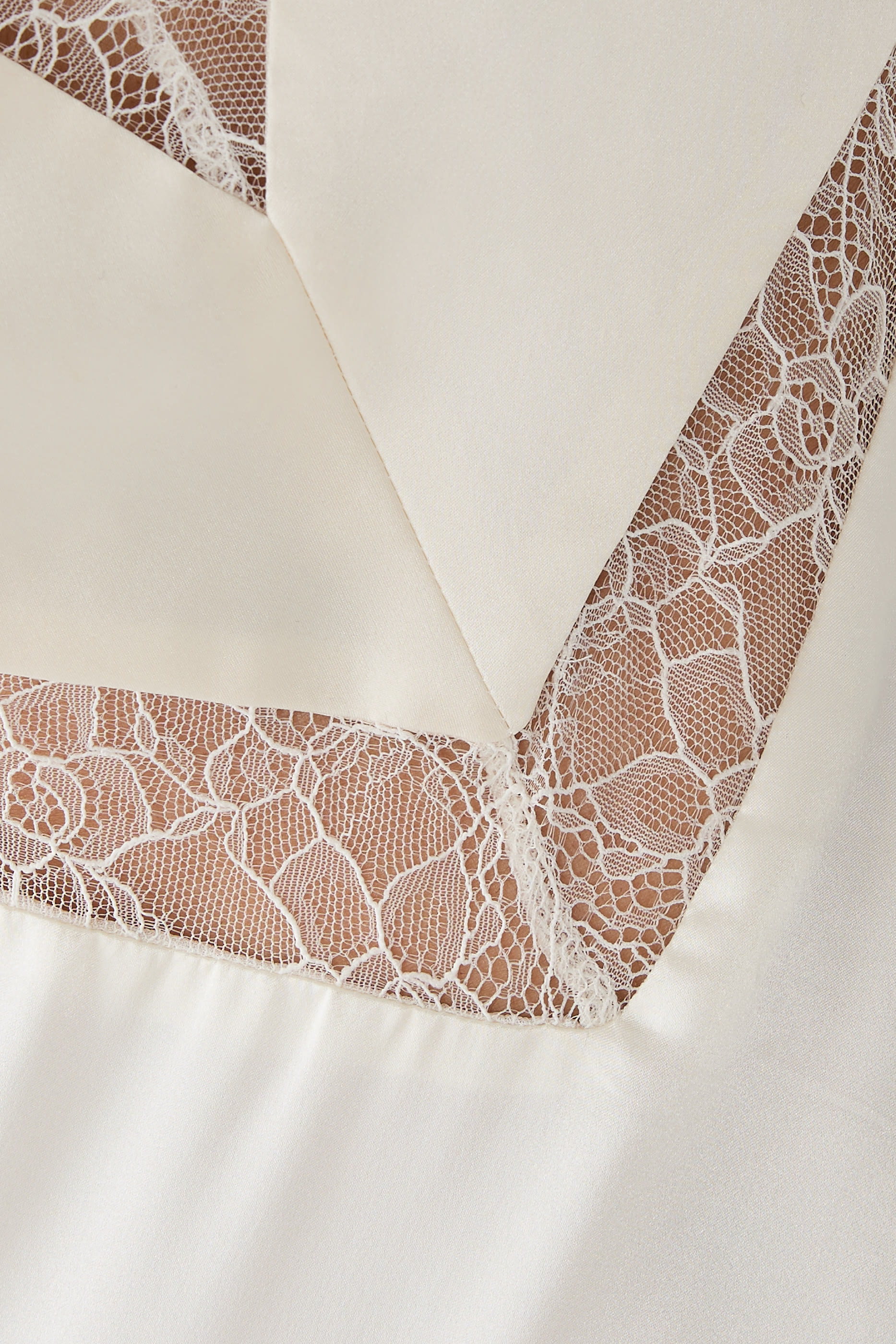 فستان لا لون كومولوس طويل حرير ودانتيل