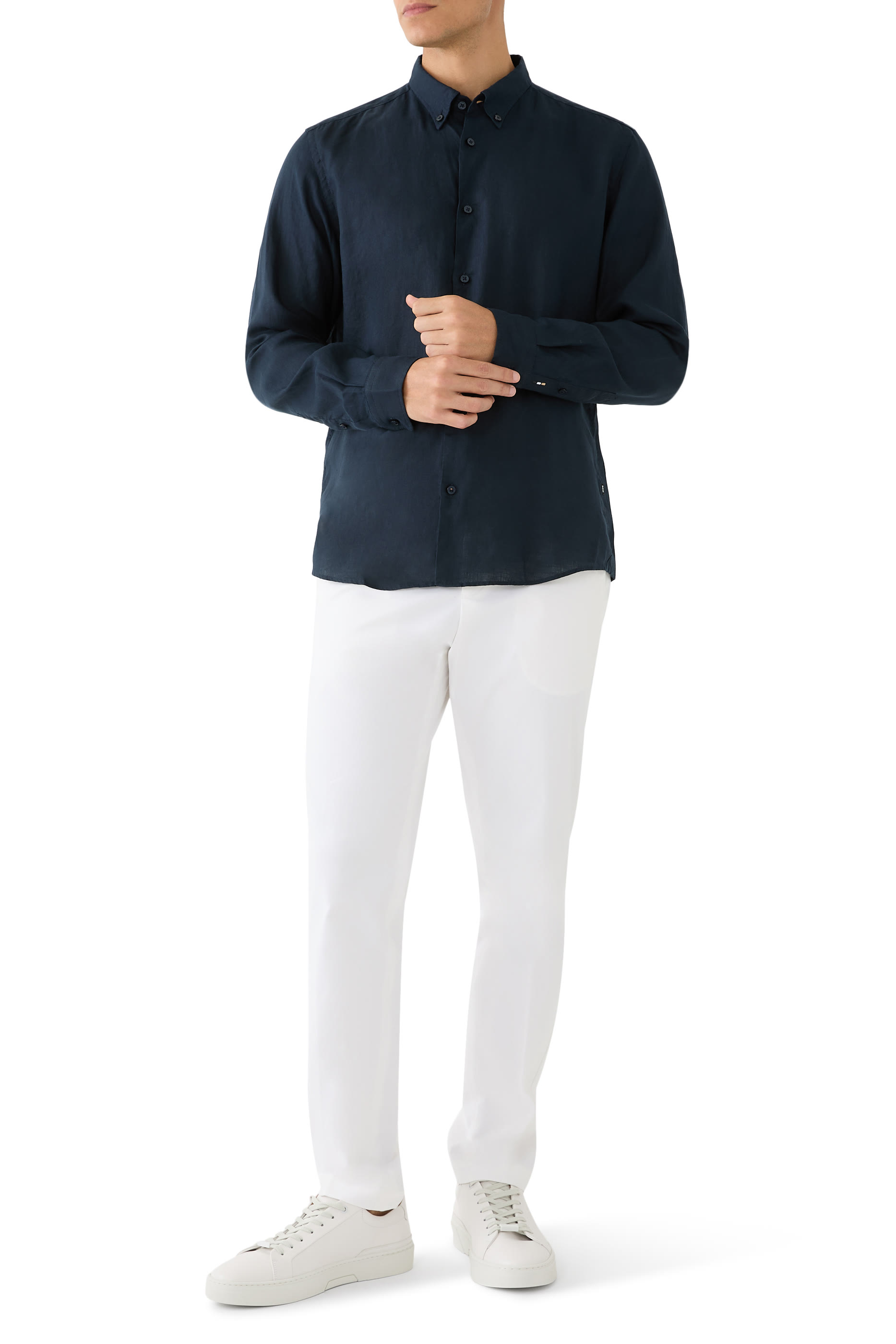 قميص بأكمام طويلة