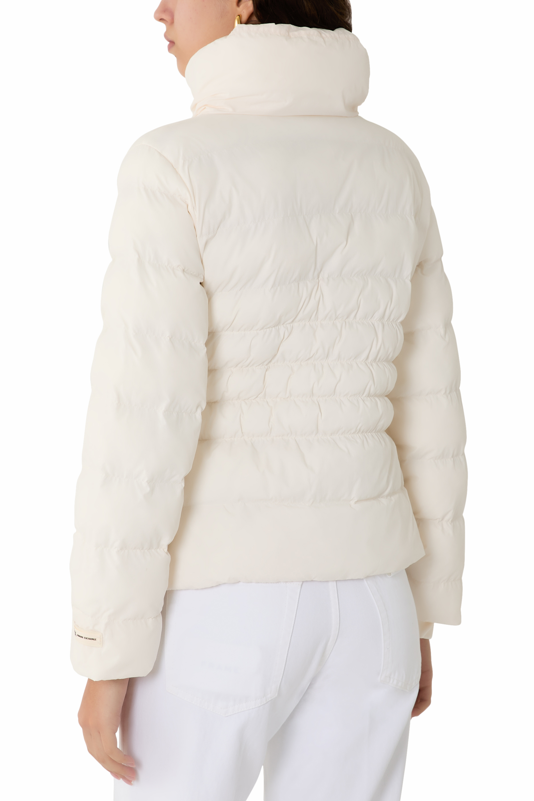 جاكيت مزين بشعار الماركة