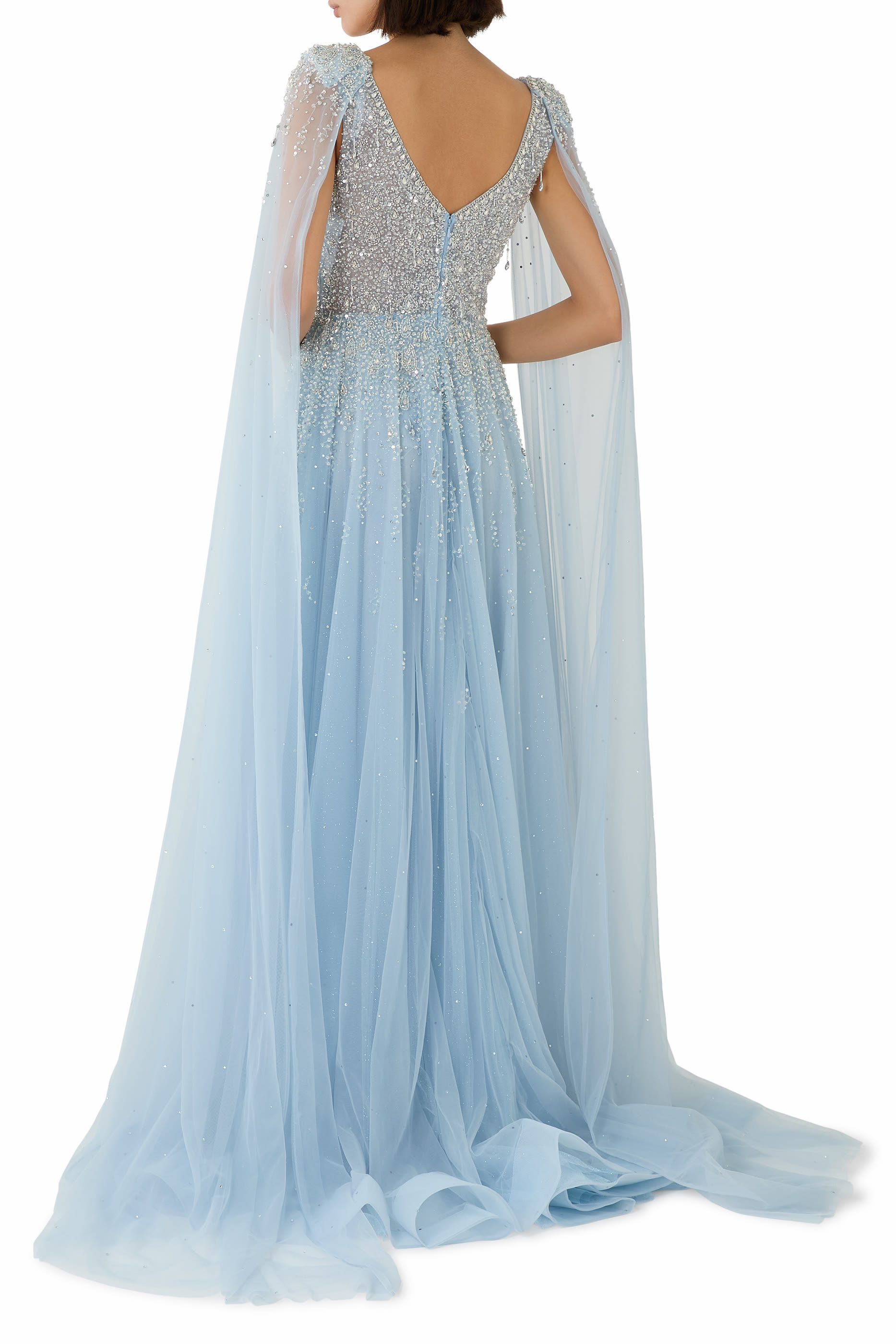 فستان سهرة بكاب وتطريزات بالترتر