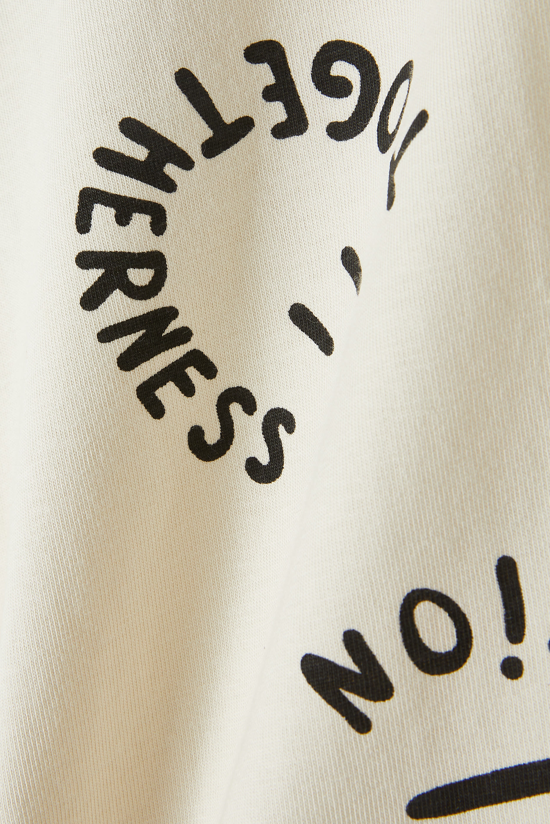 تيشيرت رايلي بطبعة كلمات بتصميم وجه ضاحك للأطفال