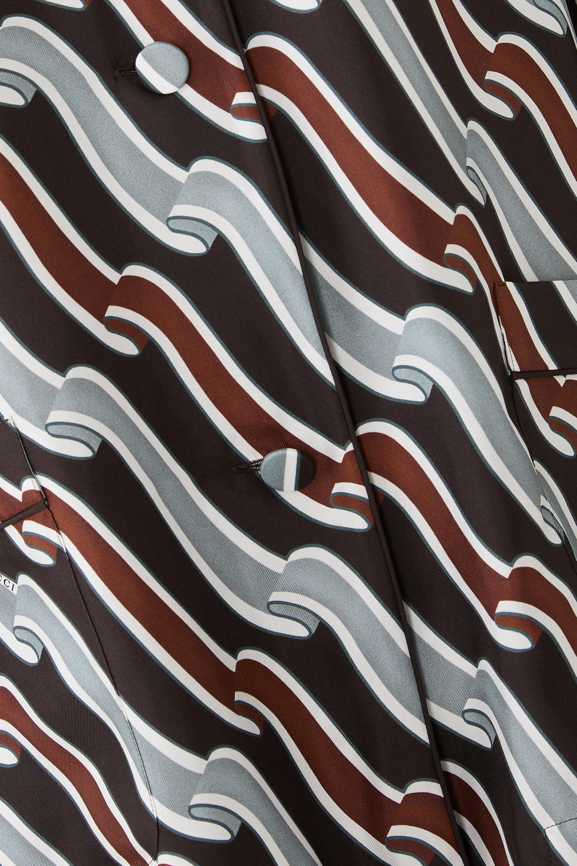 قميص مزين بنقشة