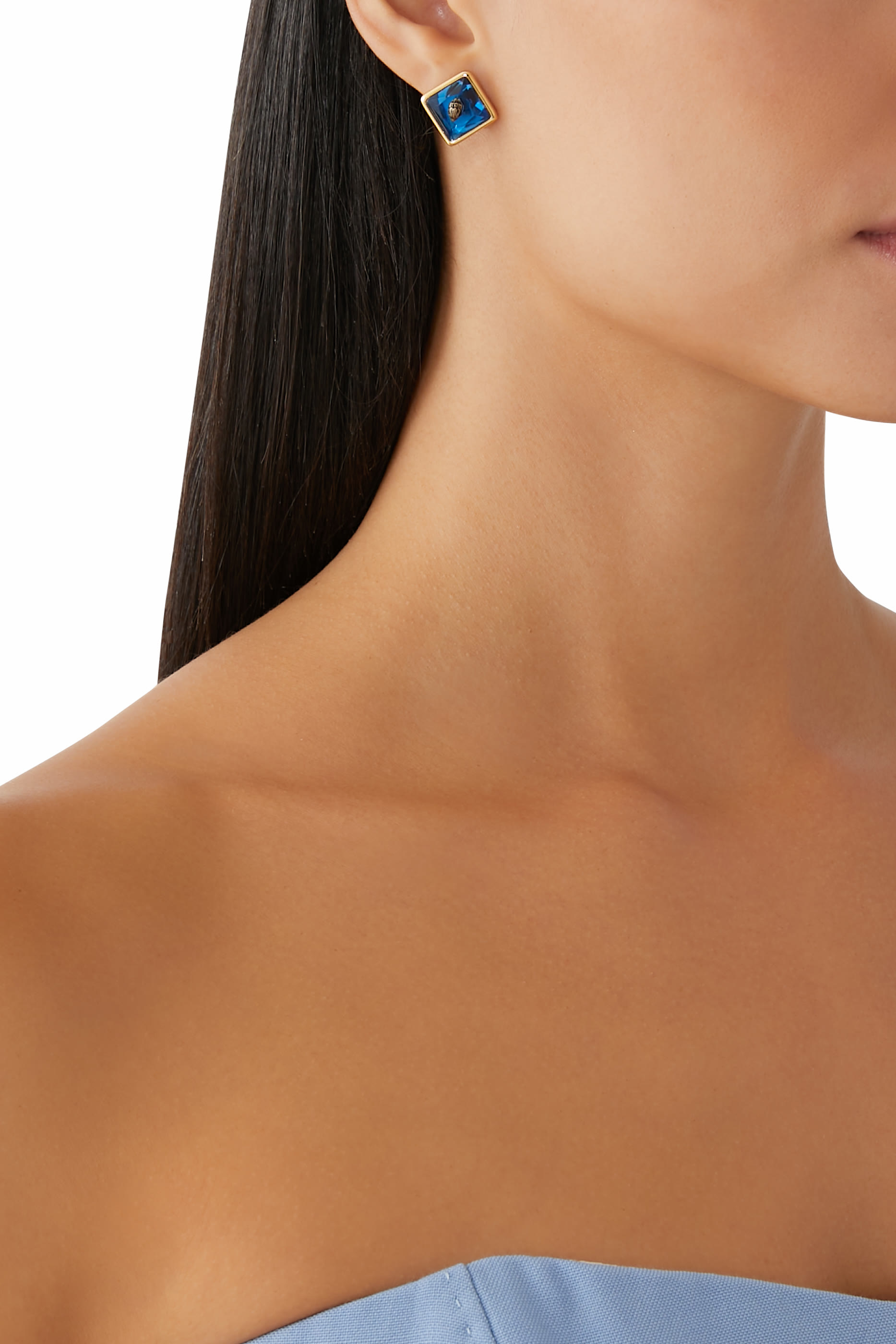 أقراط بتصميم مربع بحلية شعار الماركة