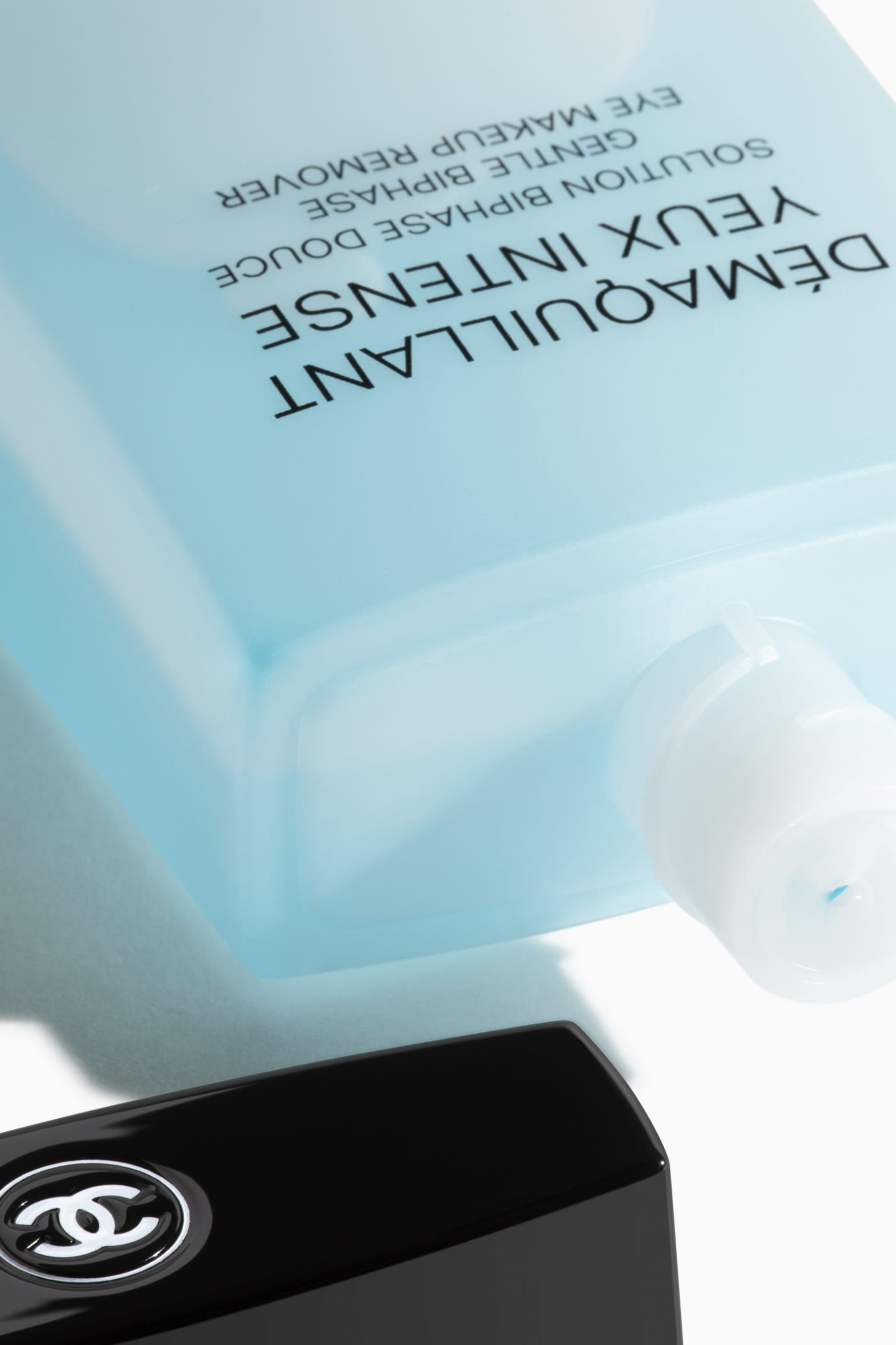 مزيل ماكياج شانيل العيون ديماكويلانت يو إنتنس