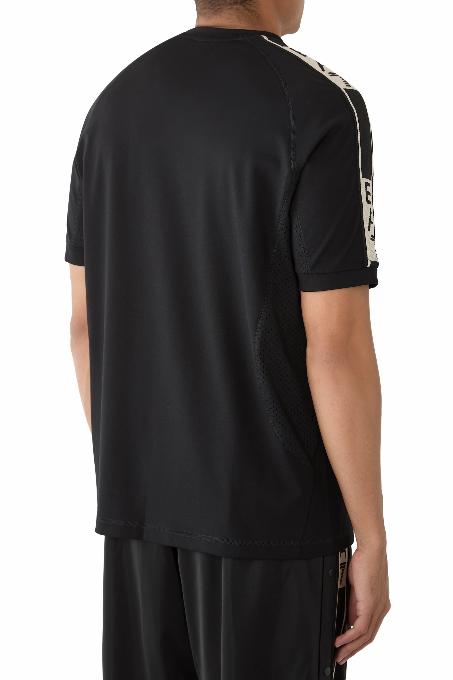 تيشيرت بشعار الماركة غرافيك