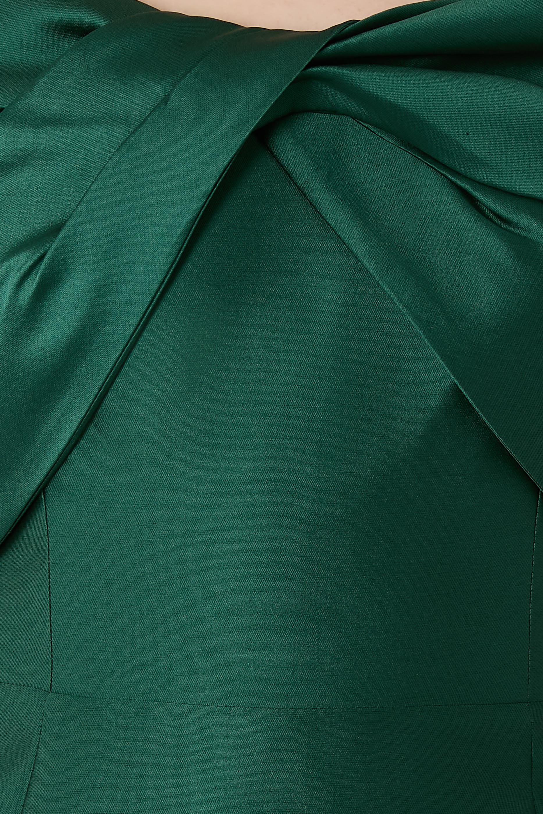 فستان سهرة كاب بقصة مستقيمة وصدرية بتصميم ملفوف تافيتا