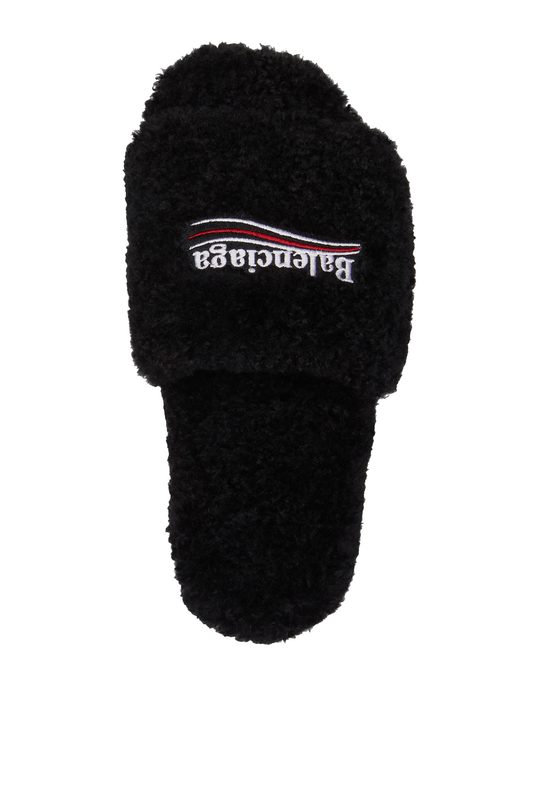 حذاء خفيف فرو بشعار الماركة