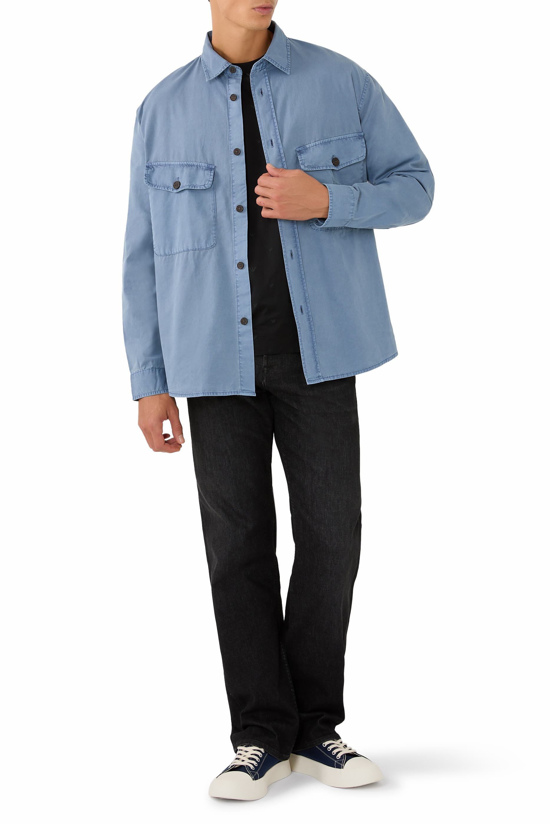 قميص بأكمام طويلة