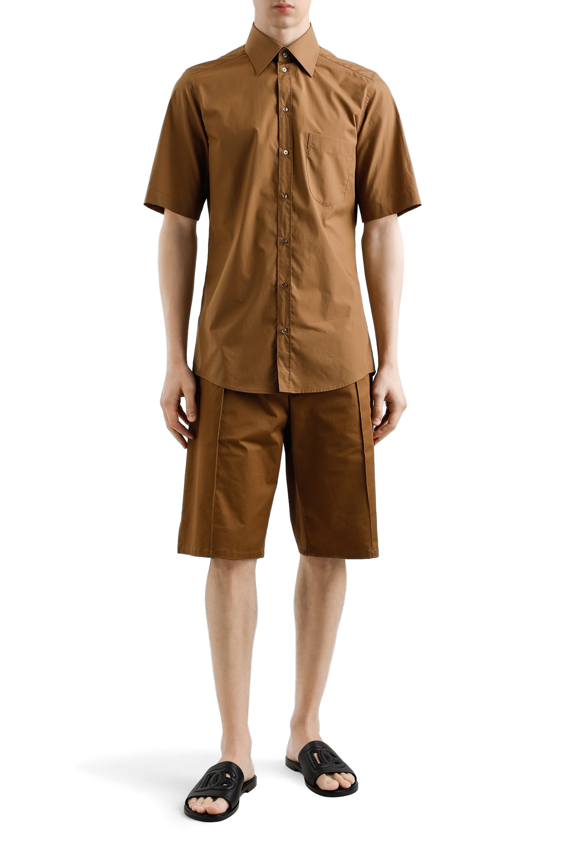 قميص بأكمام قصيرة