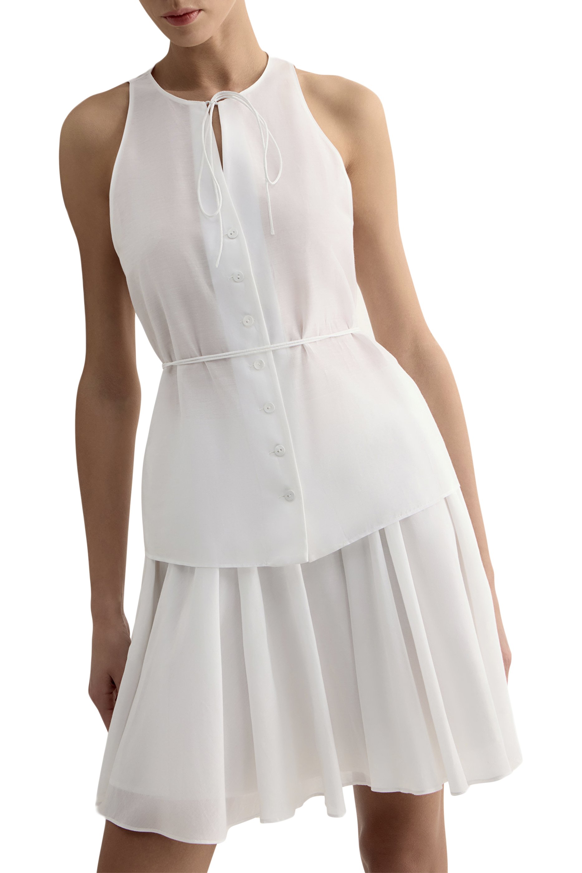 بلوزة بأزرار للإغلاق وحزام