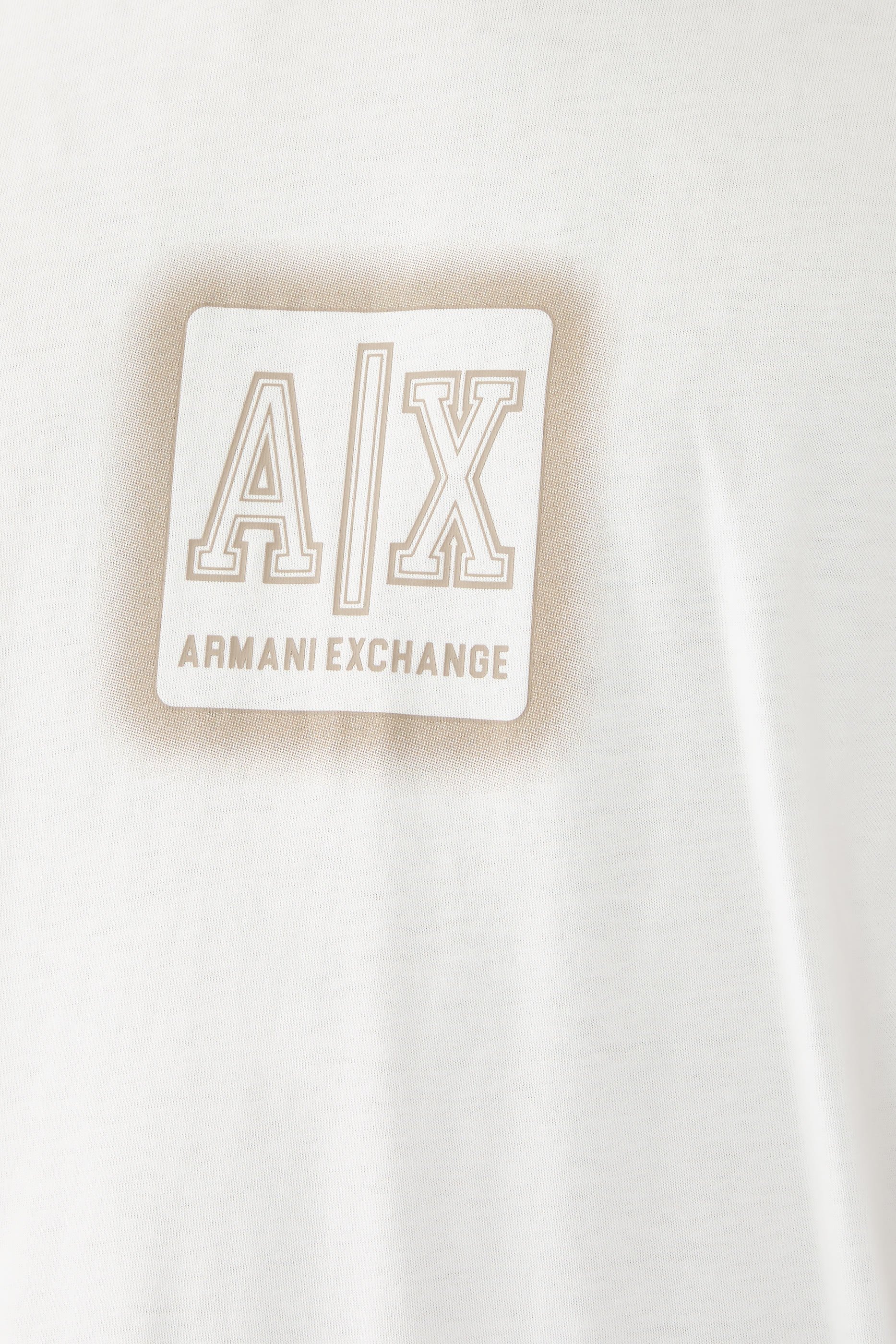 تيشيرت بشعار الماركة