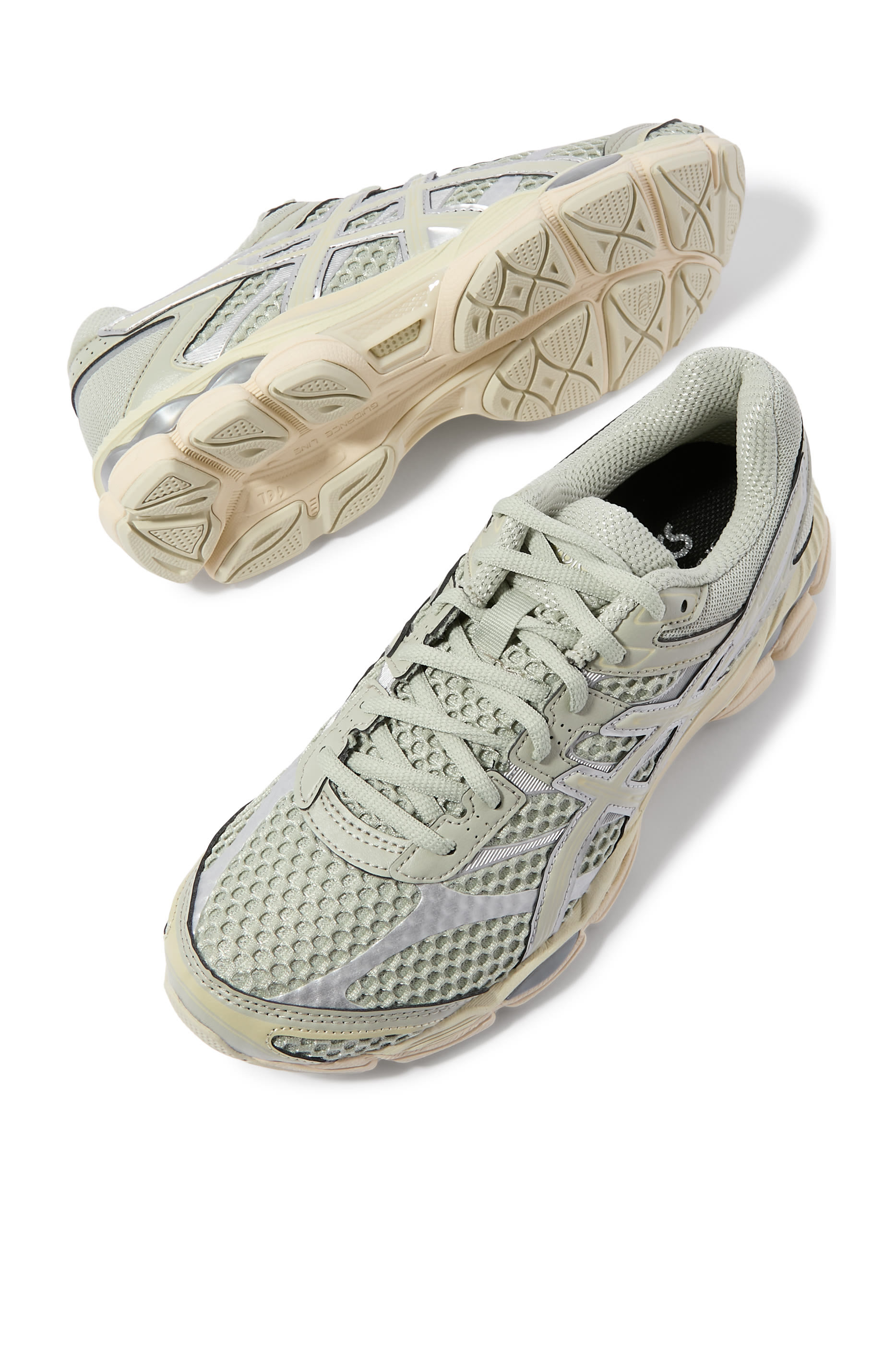 سنيكرز جل-كومولوس 16