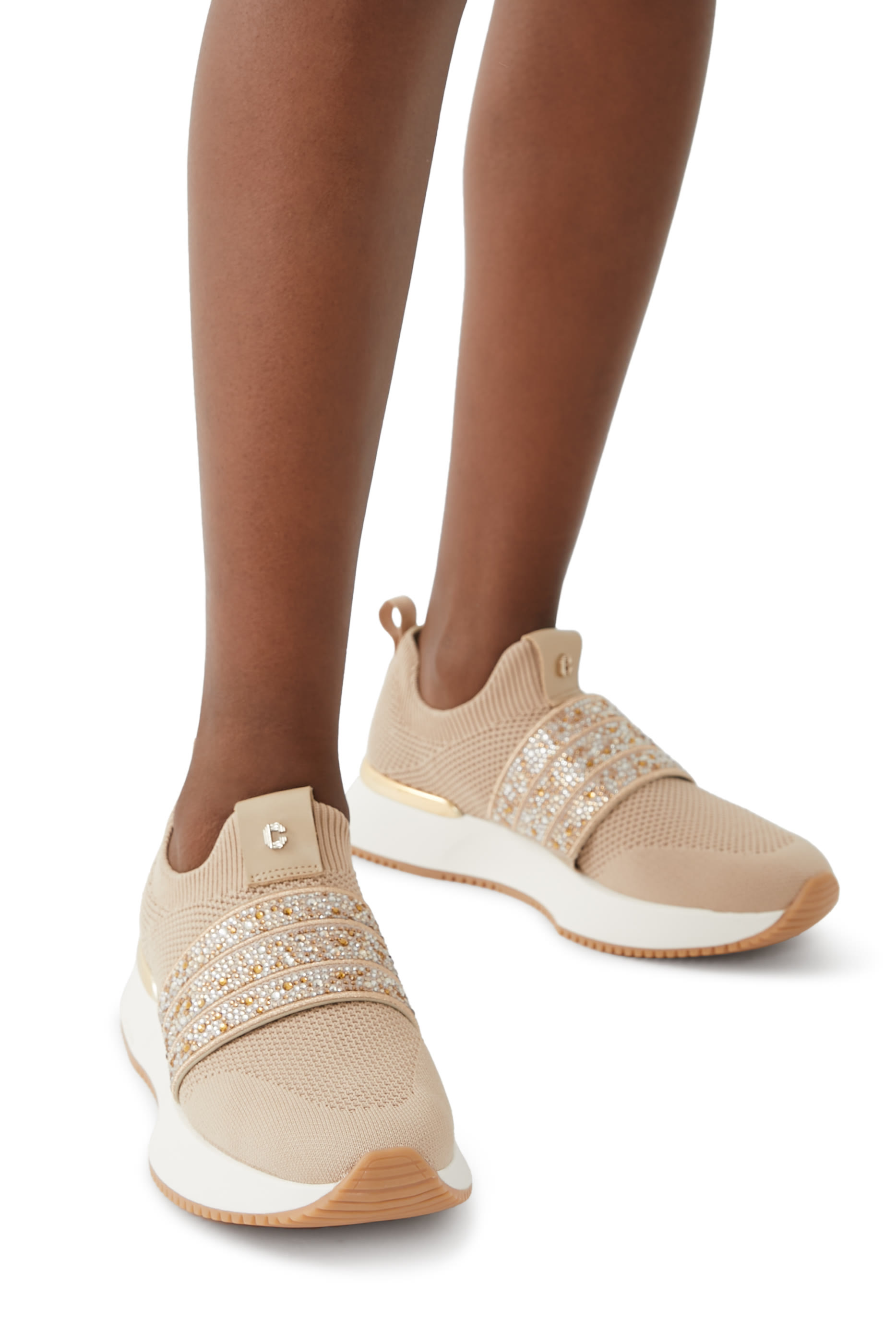 سنيكرز كارفيلا فلير سهل الارتداء بتفاصيل براقة لرمضان