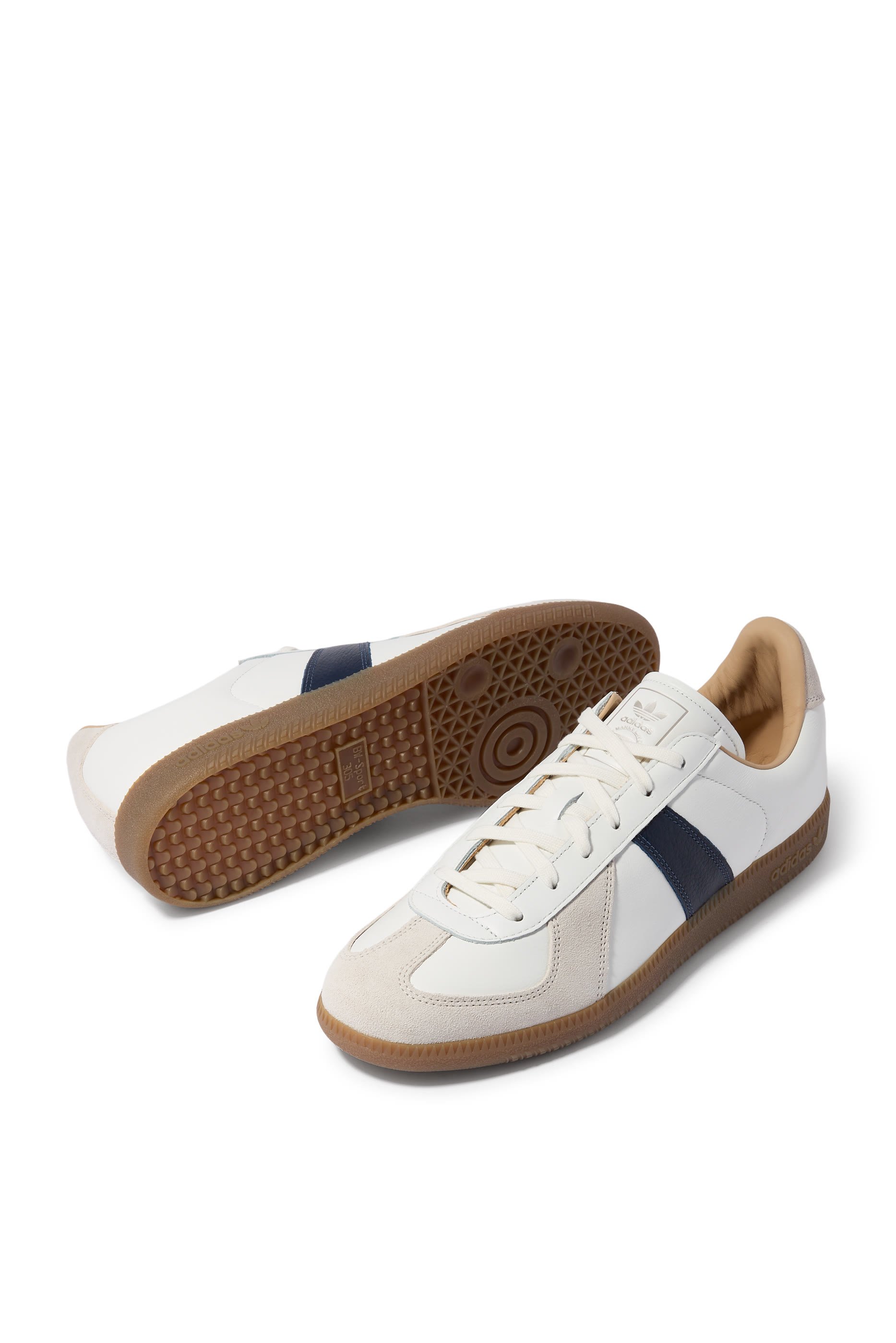 سنيكرز بي دبليو ارمي