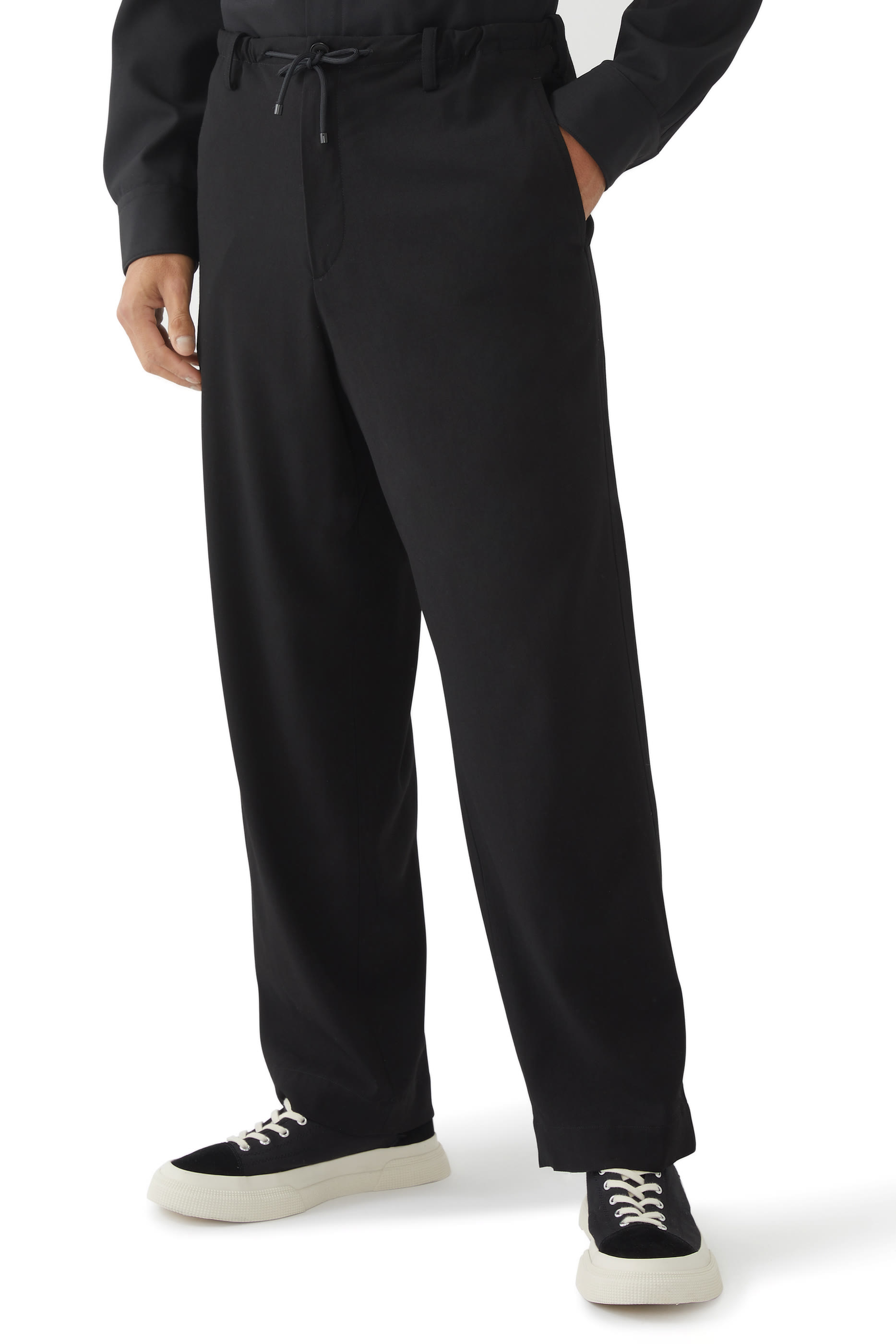 بنطال بقصة مريحة