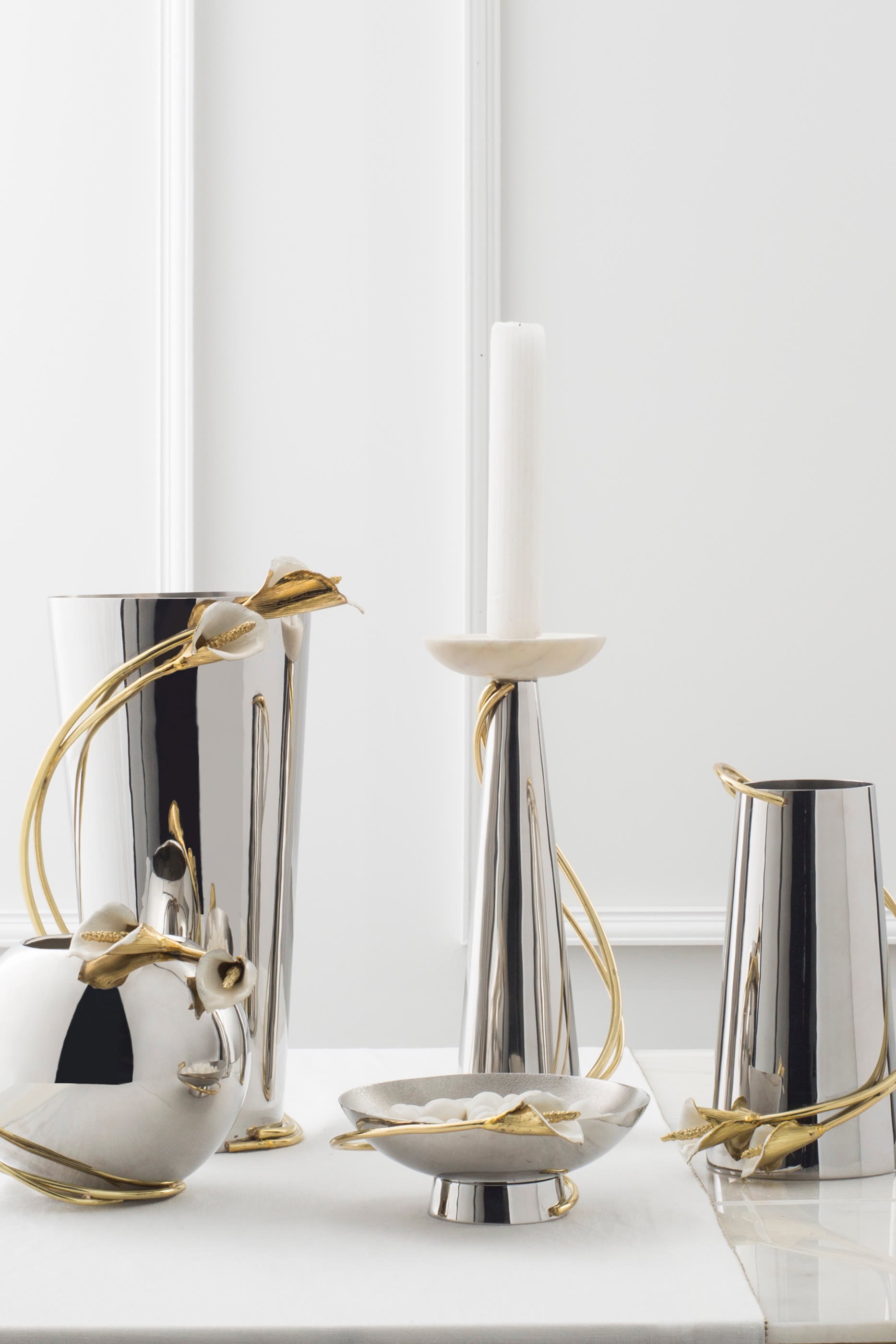 طبق مكسرات مزين بزهرة الكالا