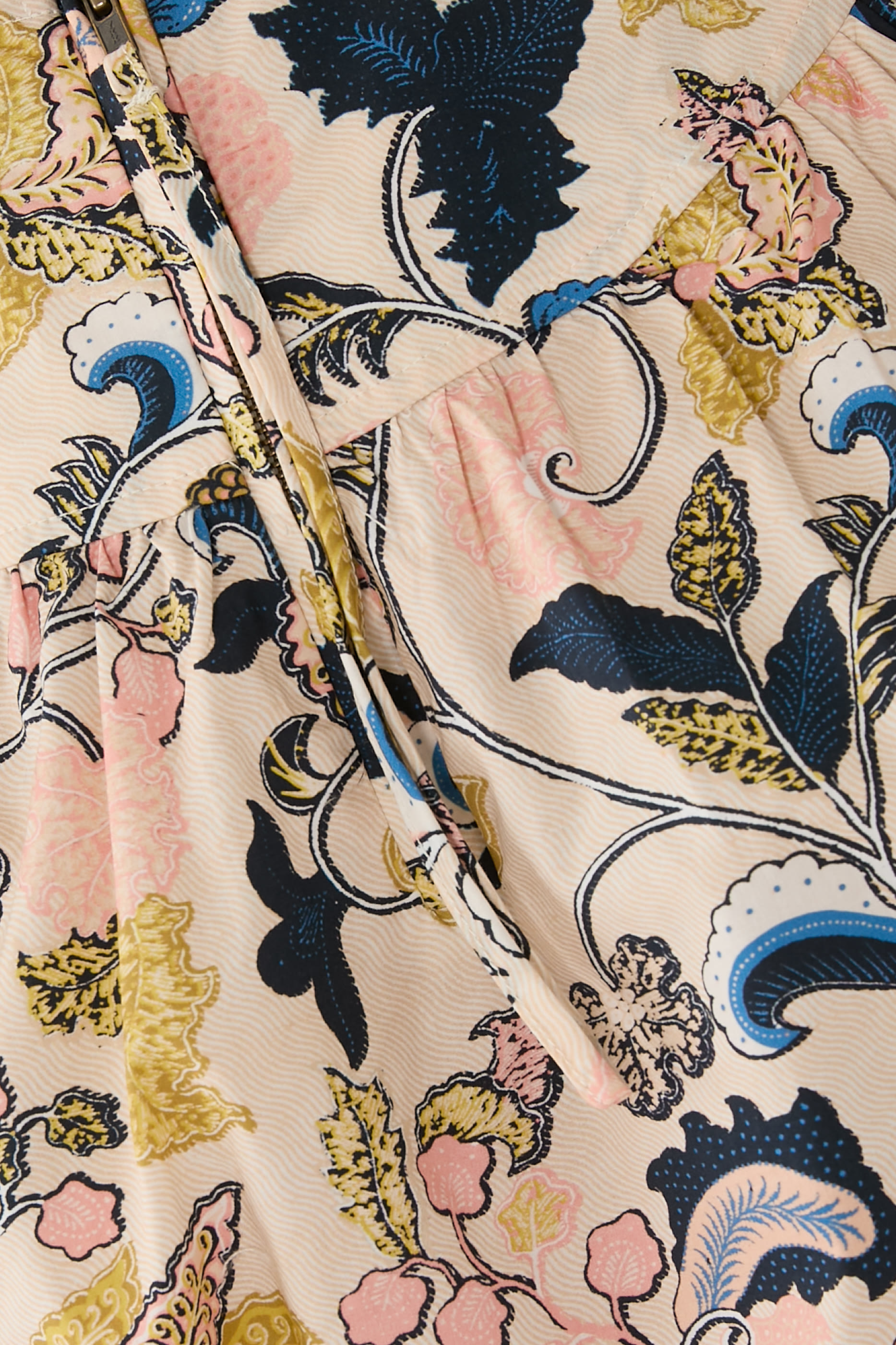 بلوزة بيرلاين بأكمام واسعة