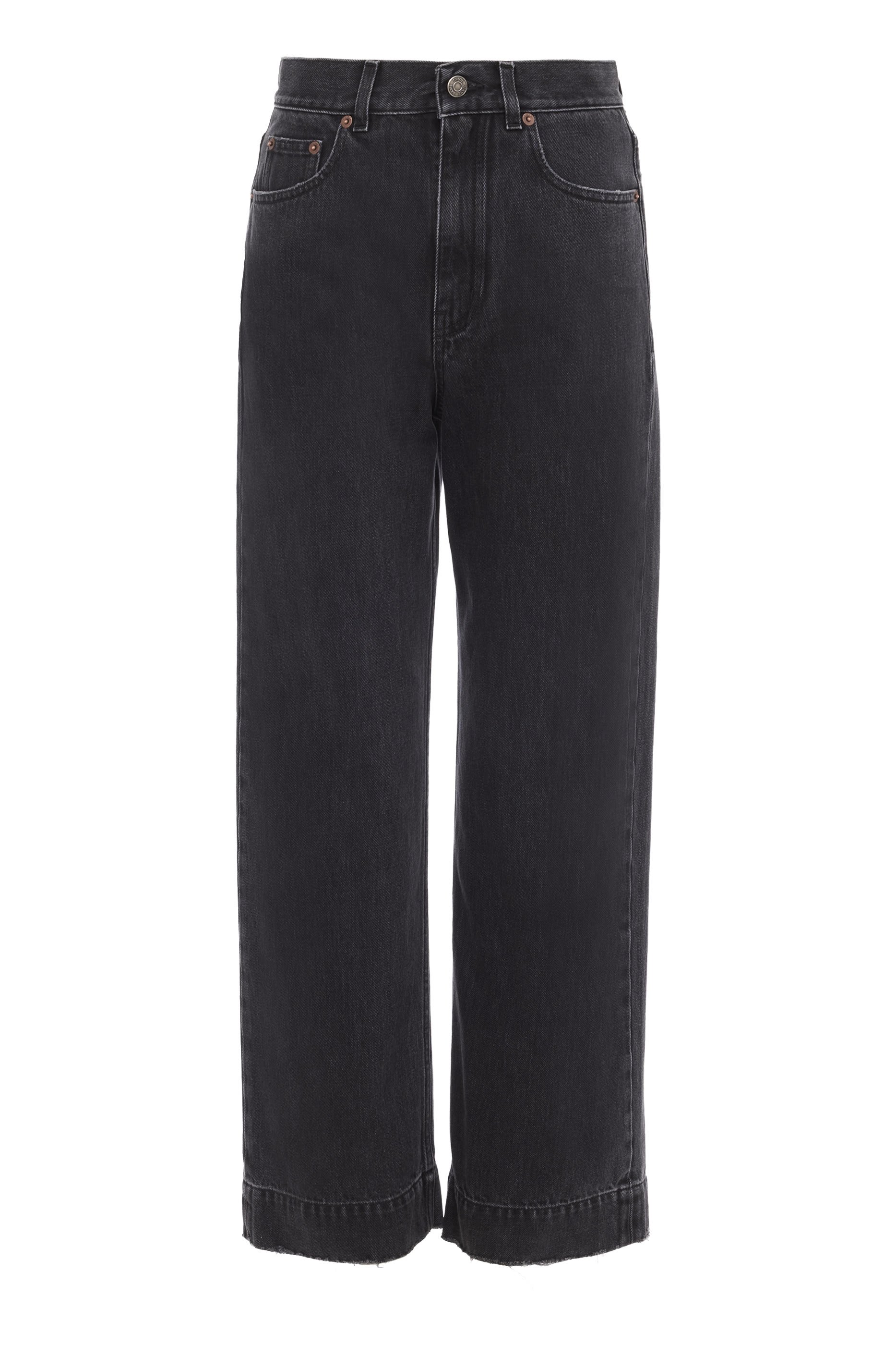 بنطال جينز قصة قصيرة وخصر مرتفع