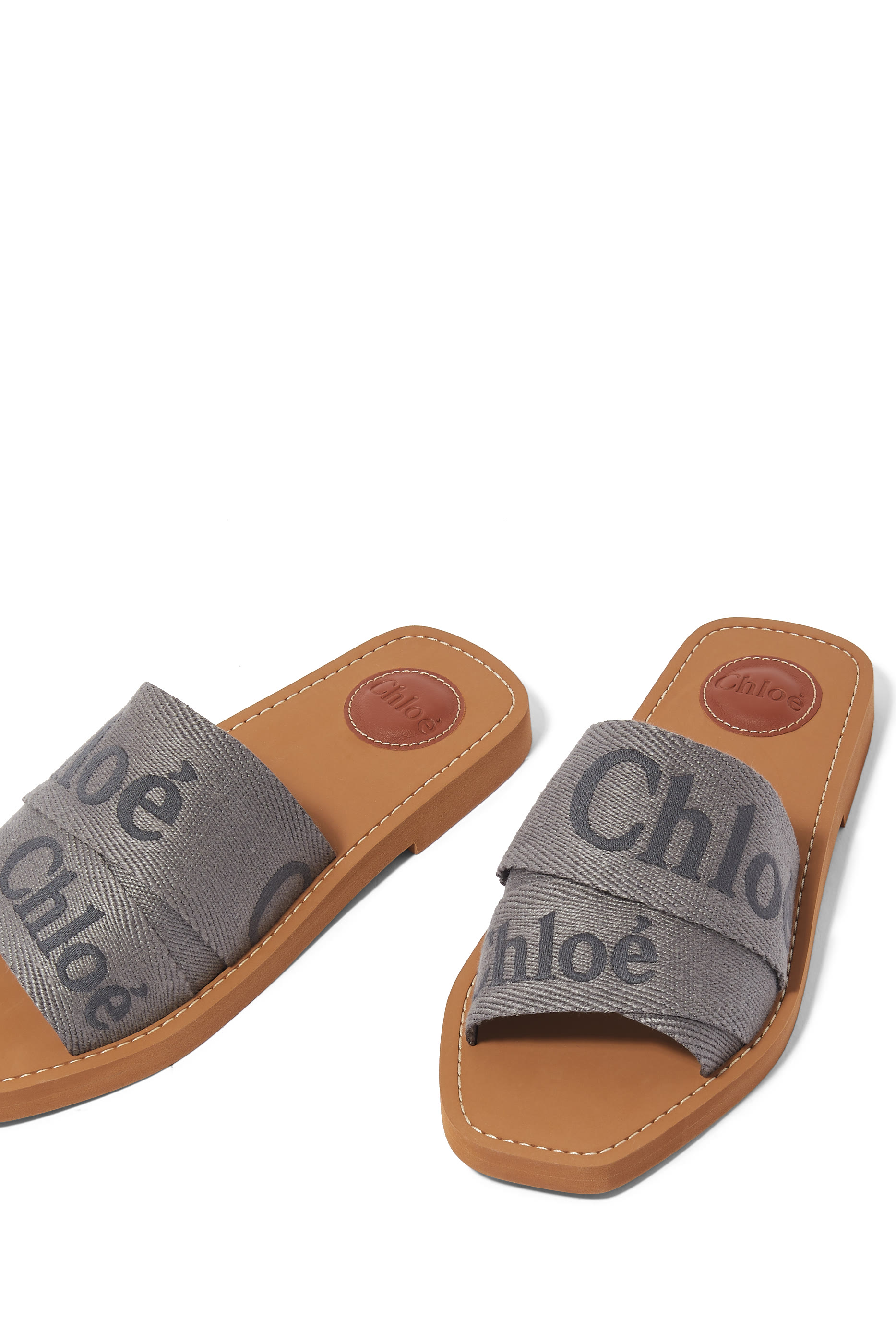 حذاء وودي مفتوح من الخلف بكعب مسطح كتان