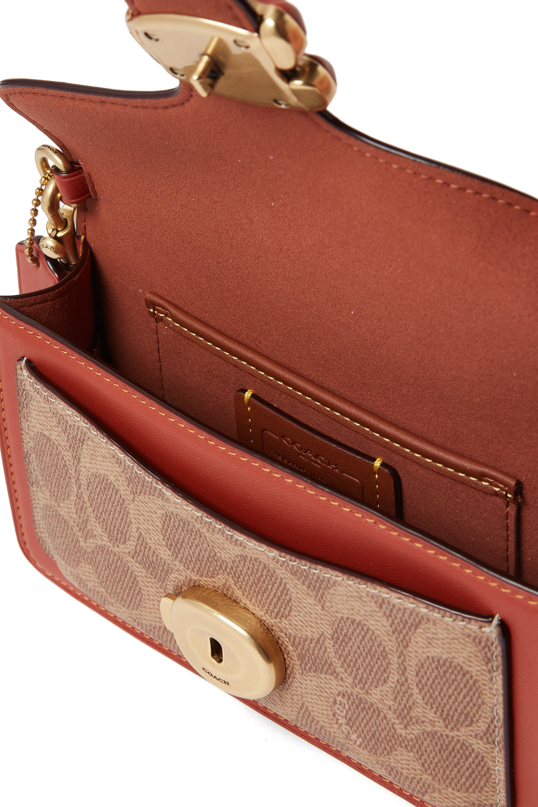 حقيبة تابي بحمالة معصم قنب بشعار الماركة