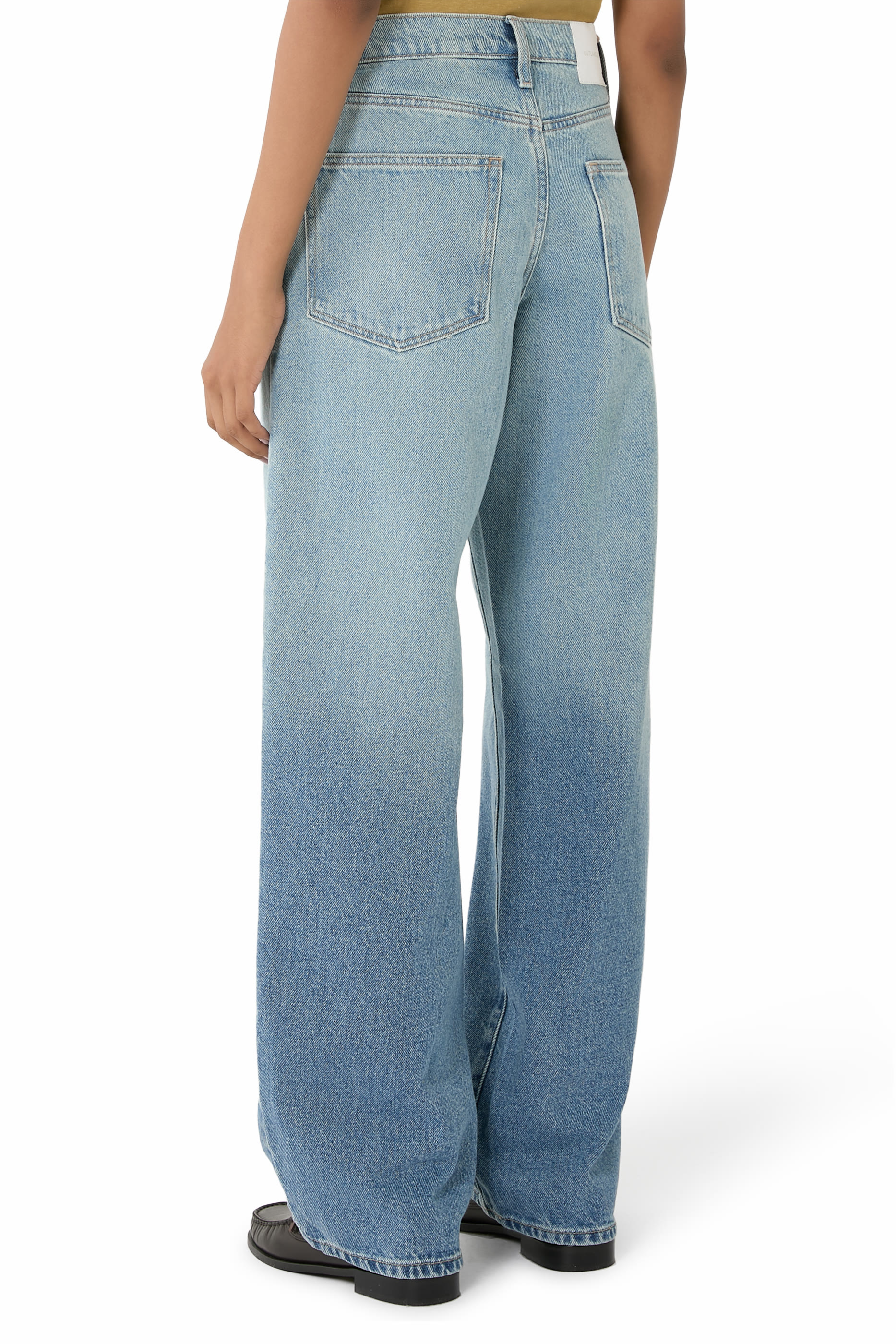 بنطال جينز أفريل بقصة ساق واسعة بخصر متوسط الارتفاع