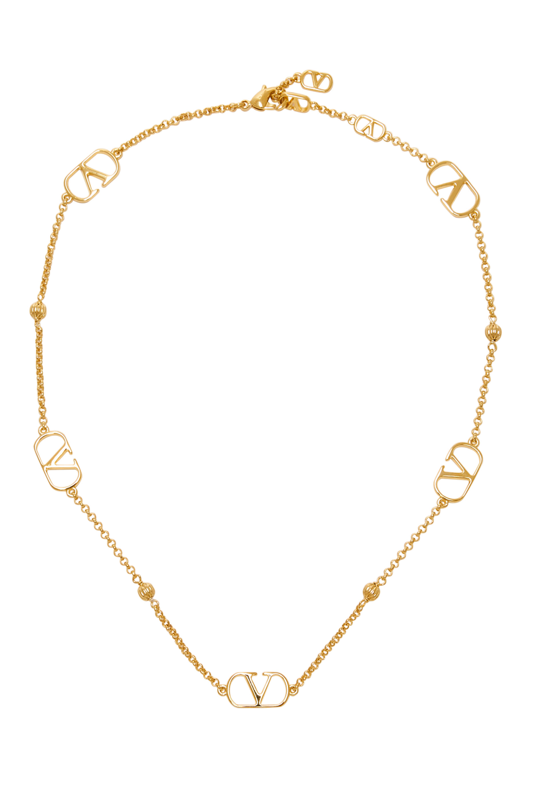 قلادة بحلي بتصميم شعار الماركة