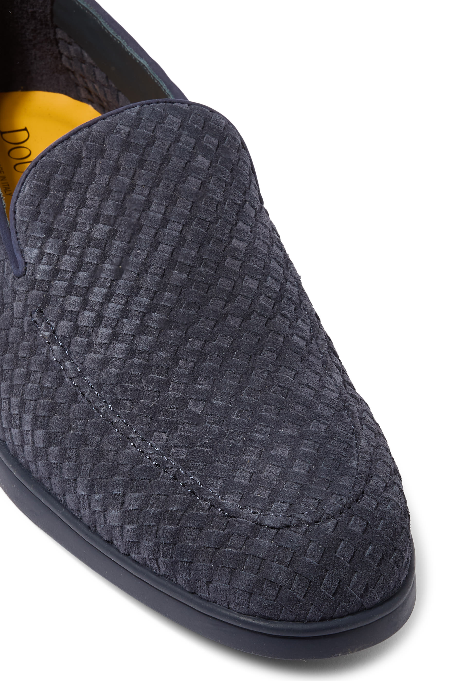 حذاء سهل الارتداء بتصميم متموج شمواه