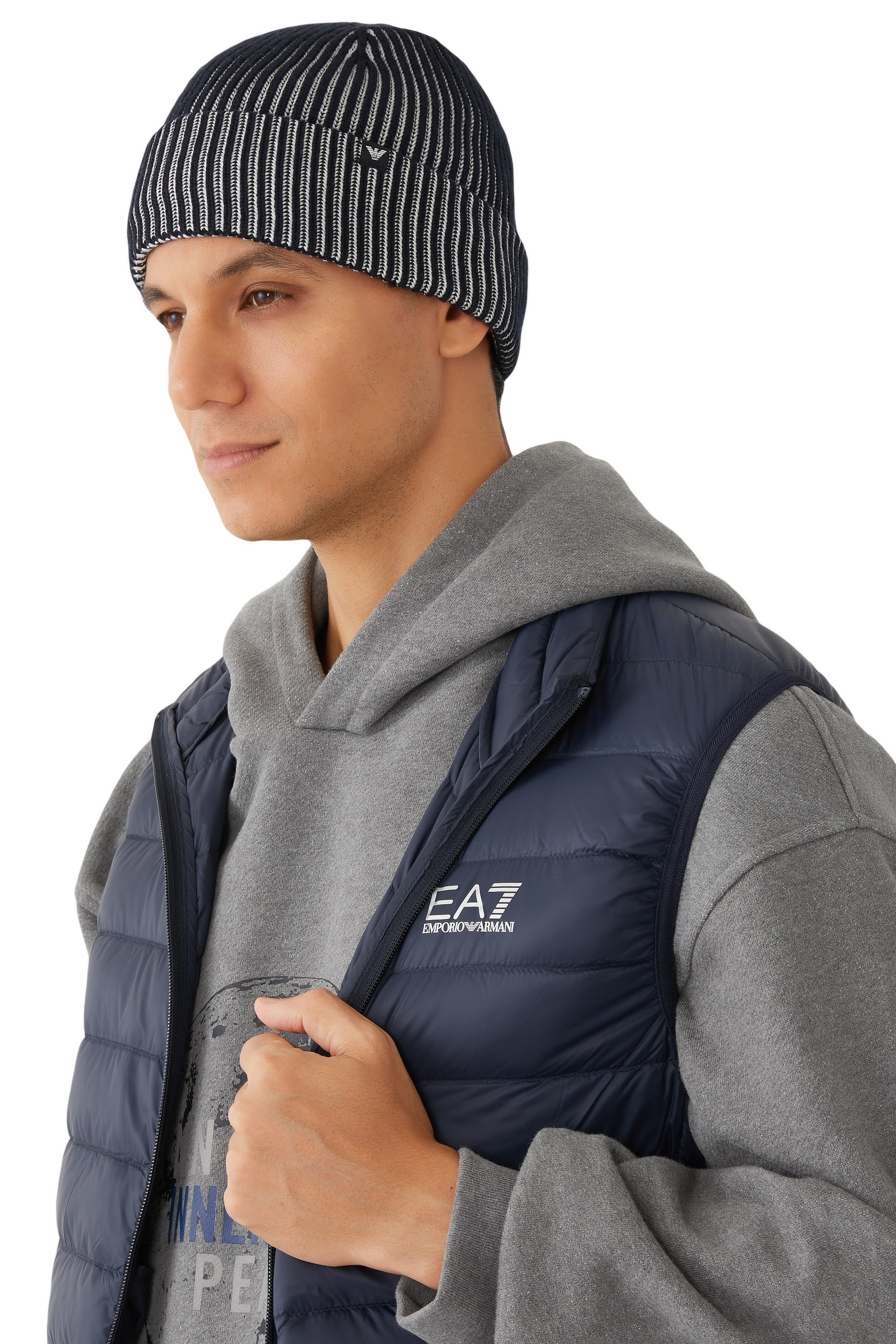 قبعة بيني مضلعة برقعة شعار الماركة بحجم صغير