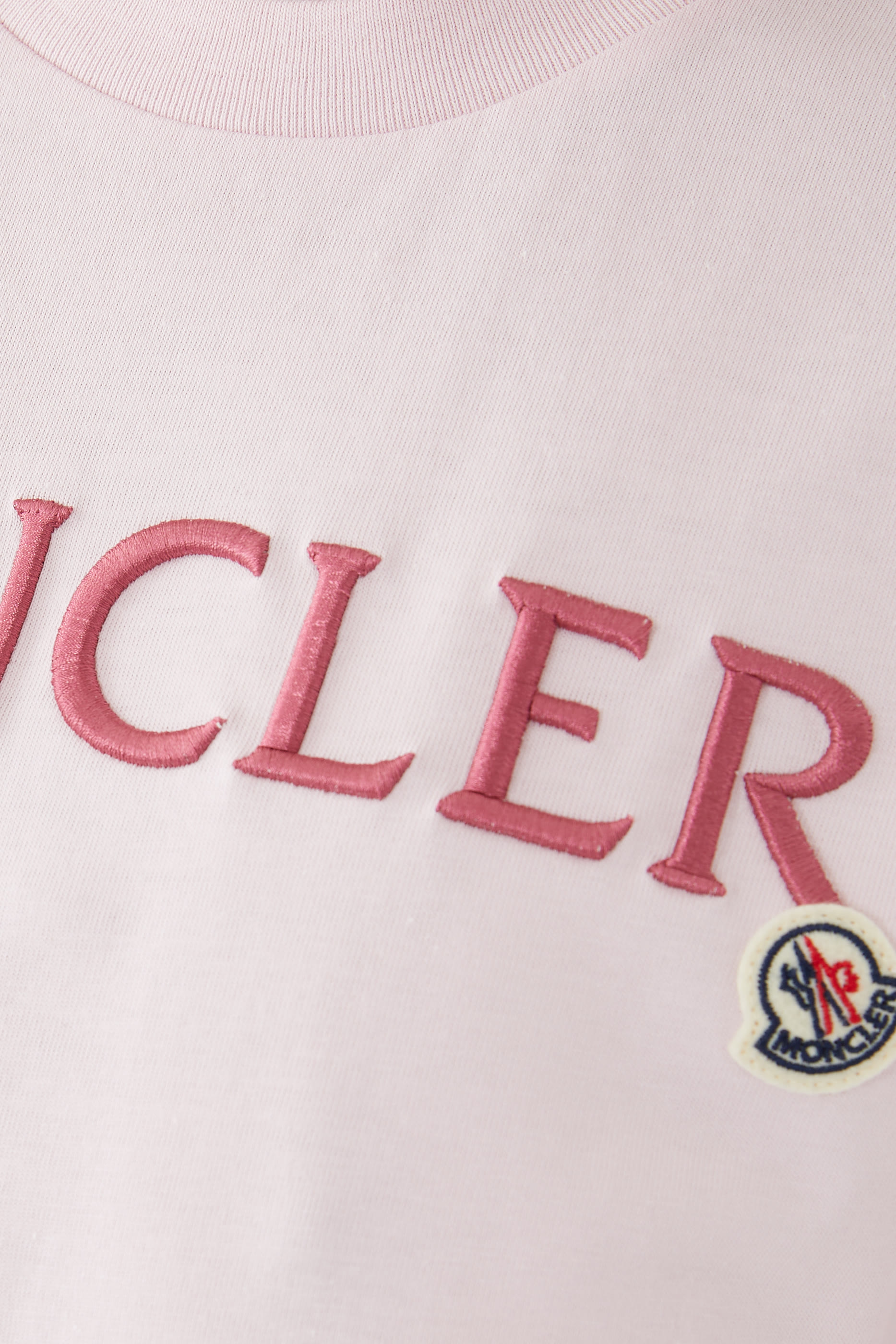 تيشيرت مطرز بشعار الماركة