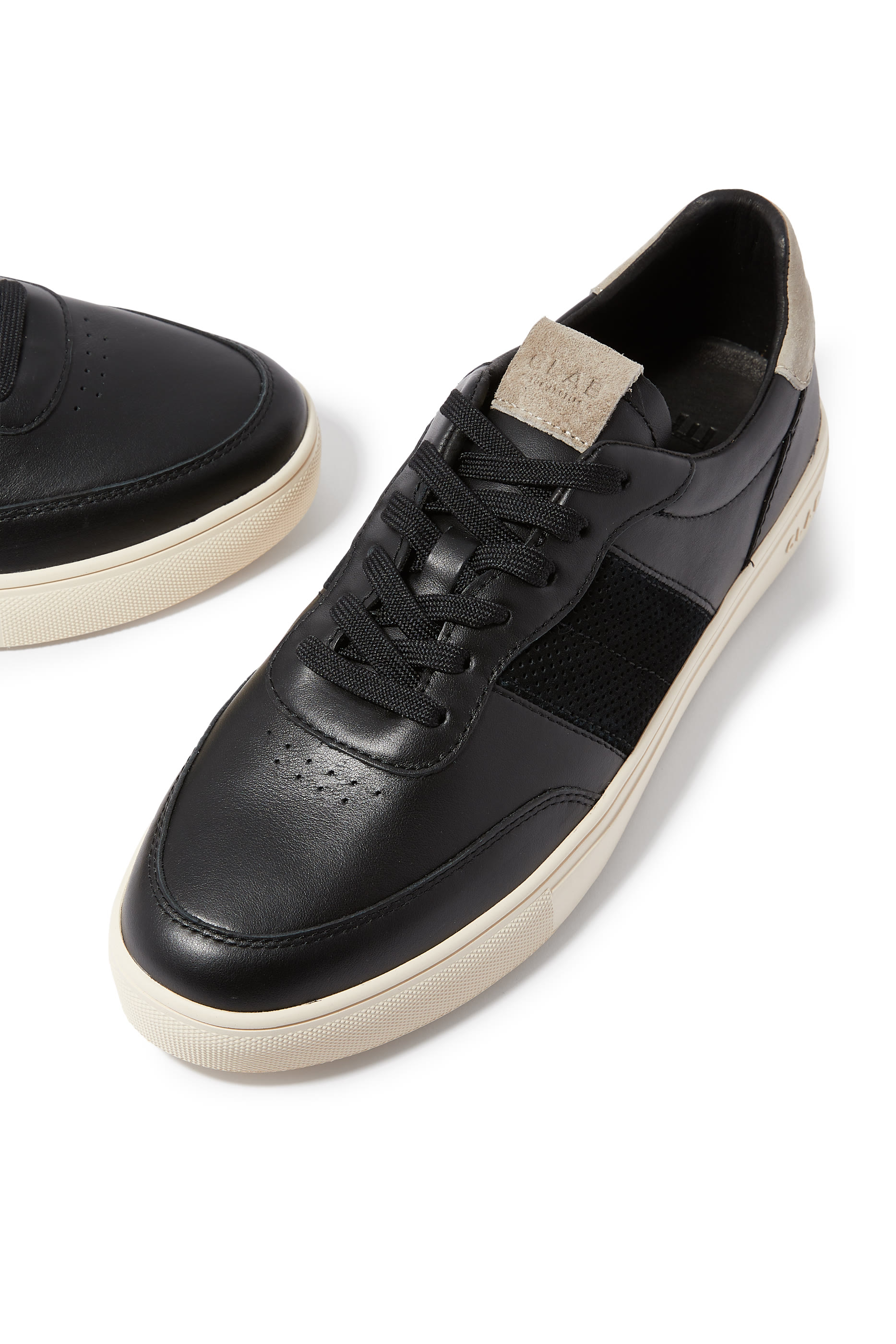 سنيكرز ديفيس