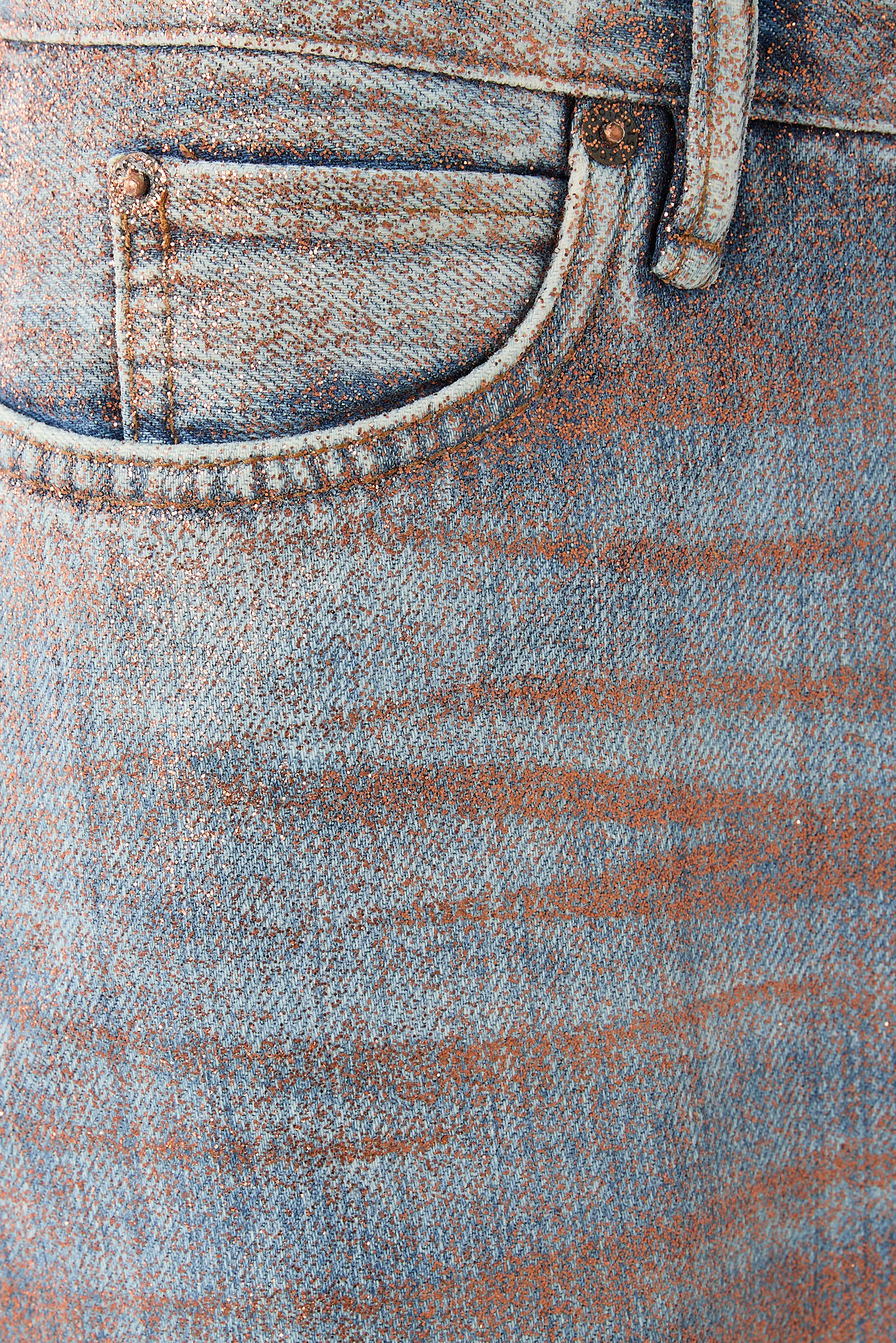 بنطال جينز _ 1981 بقصة فضفاضة مزين بغليتر