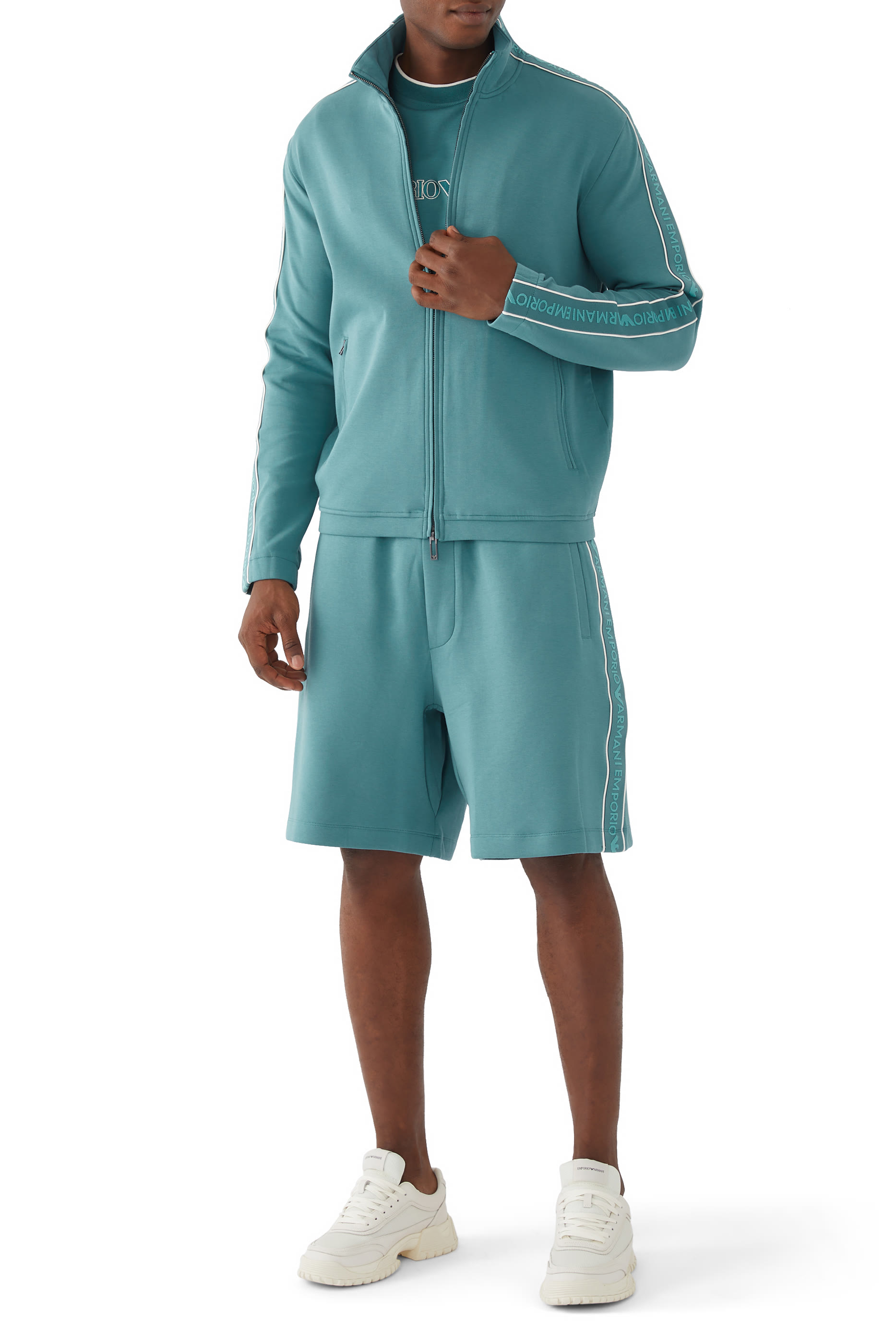 شورت رياضي بشريط شعار الماركة