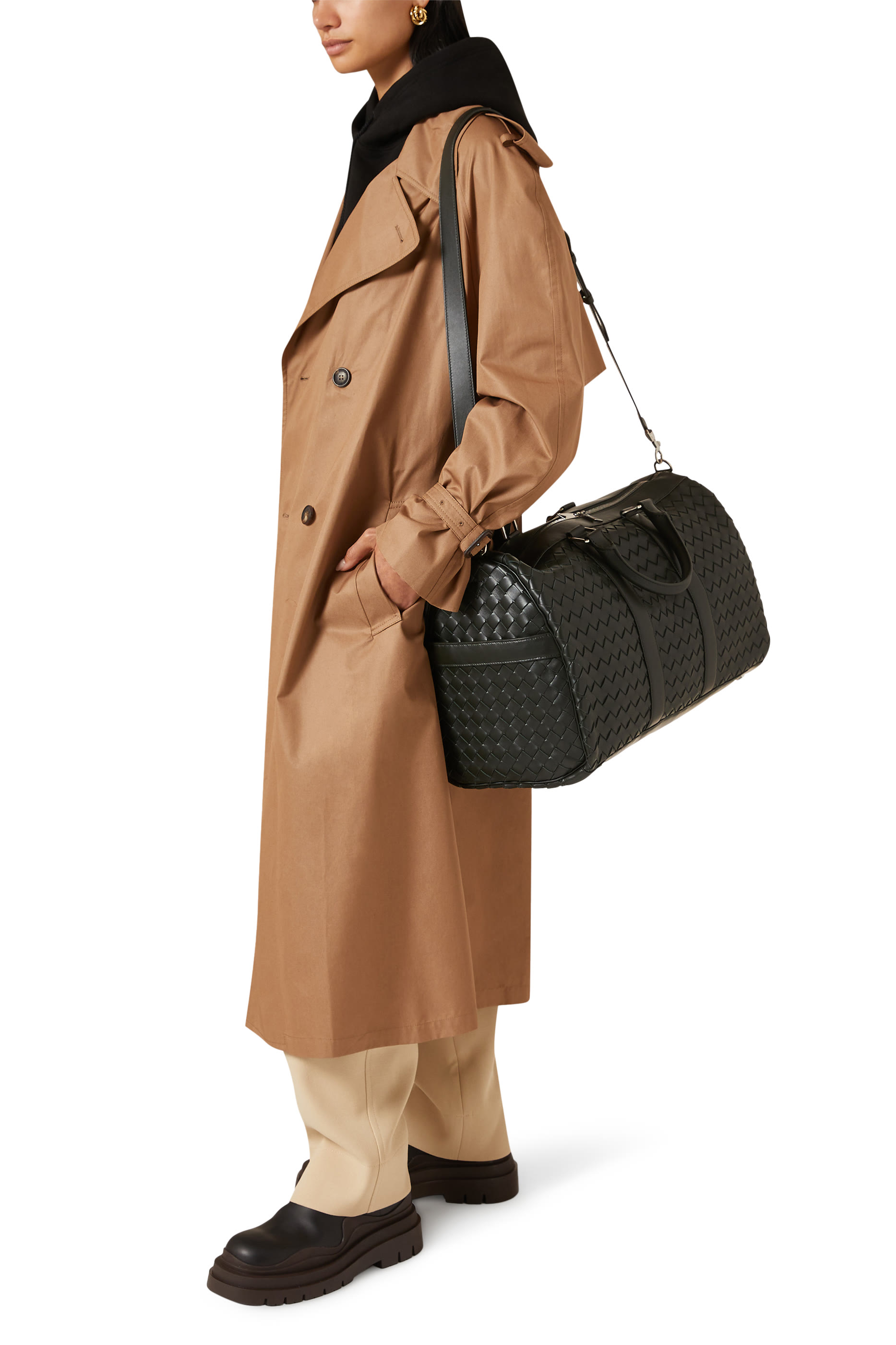 حقيبة دافل بتصميم مجدول