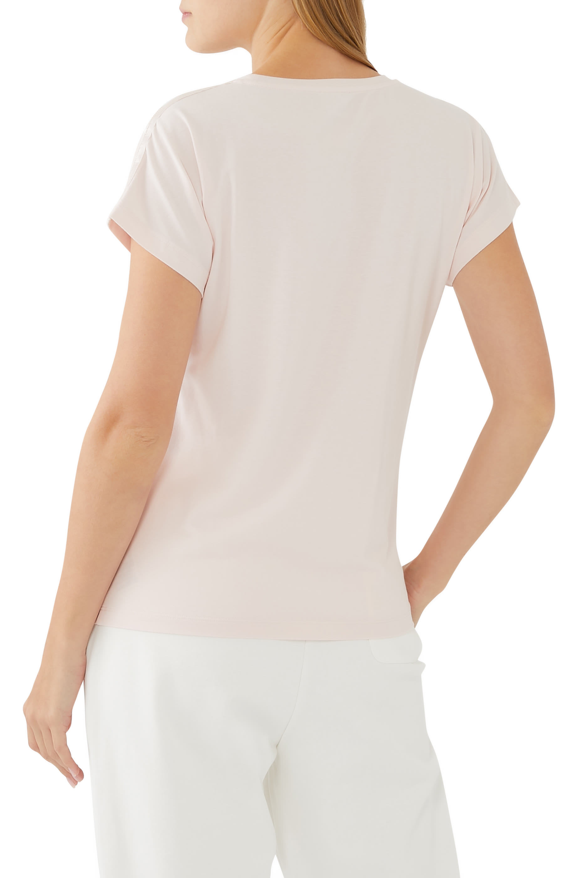 تيشيرت بأكمام قصيرة وشعار الماركة