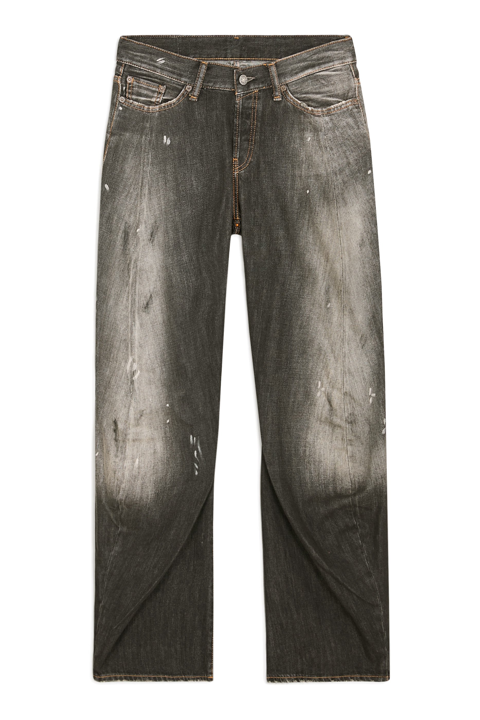 بنطال جينز بقصة واسعة