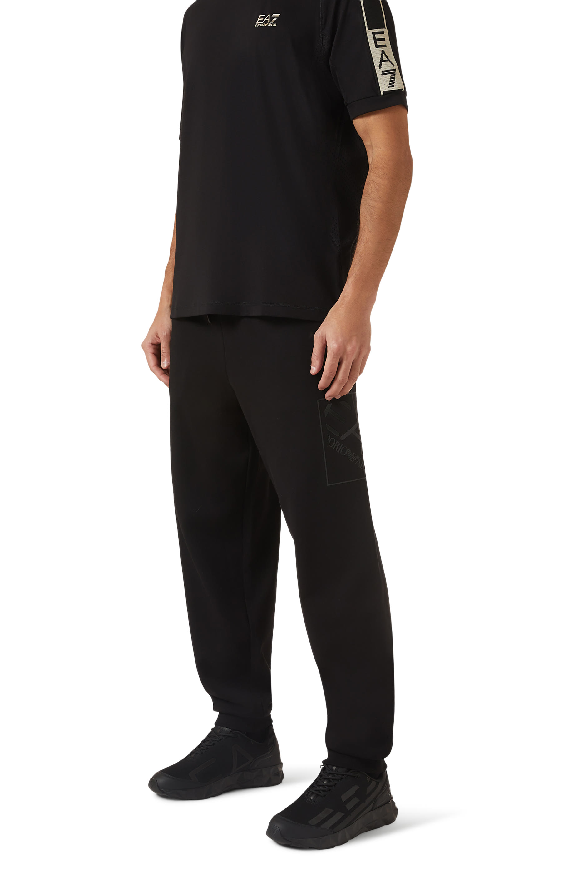 سنيكرز التيميت سي 2 كومبات بشعار الماركة