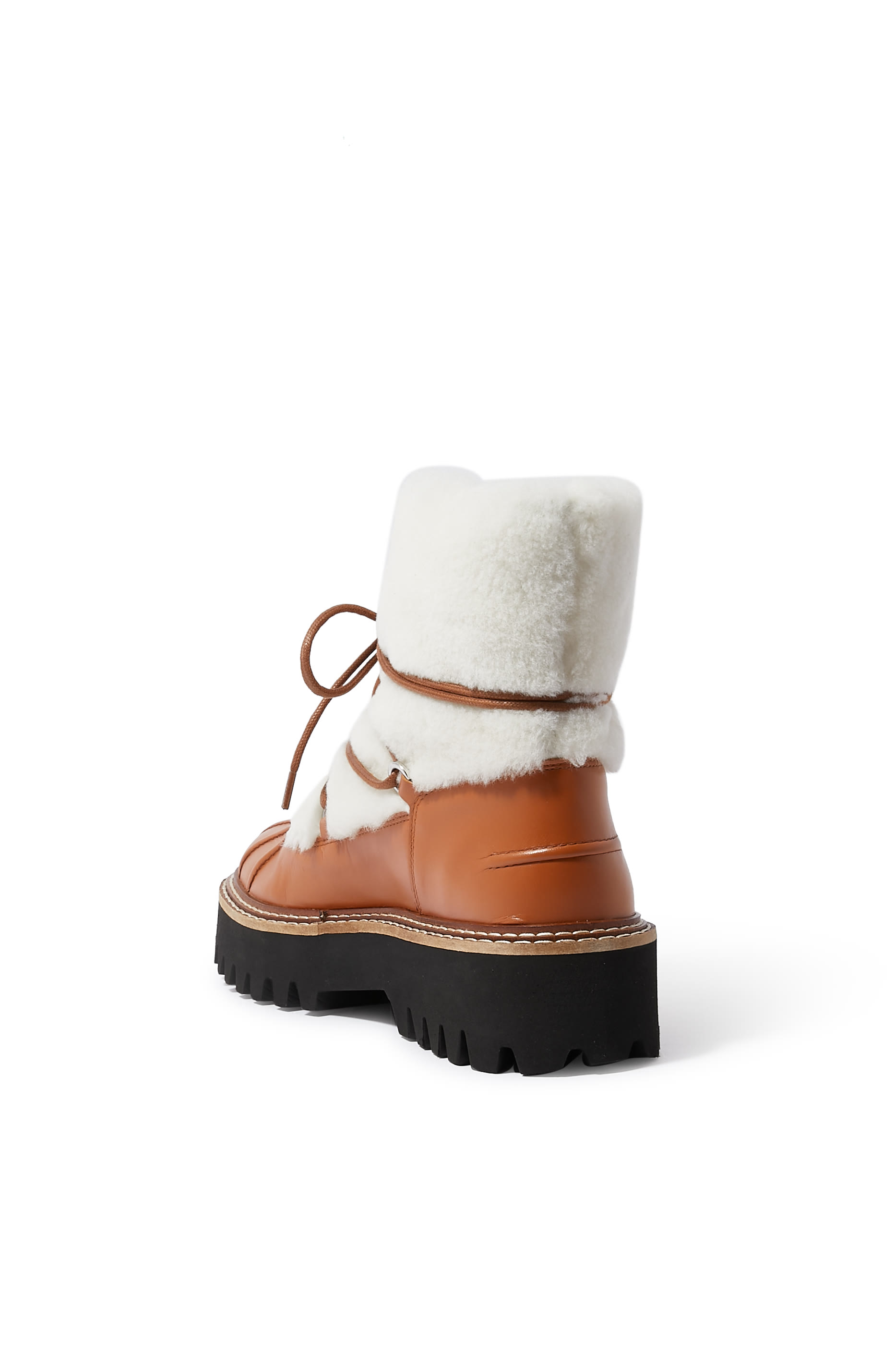 حذاء بوت متوسط الطول برباط من صوف ميرينو المكوي