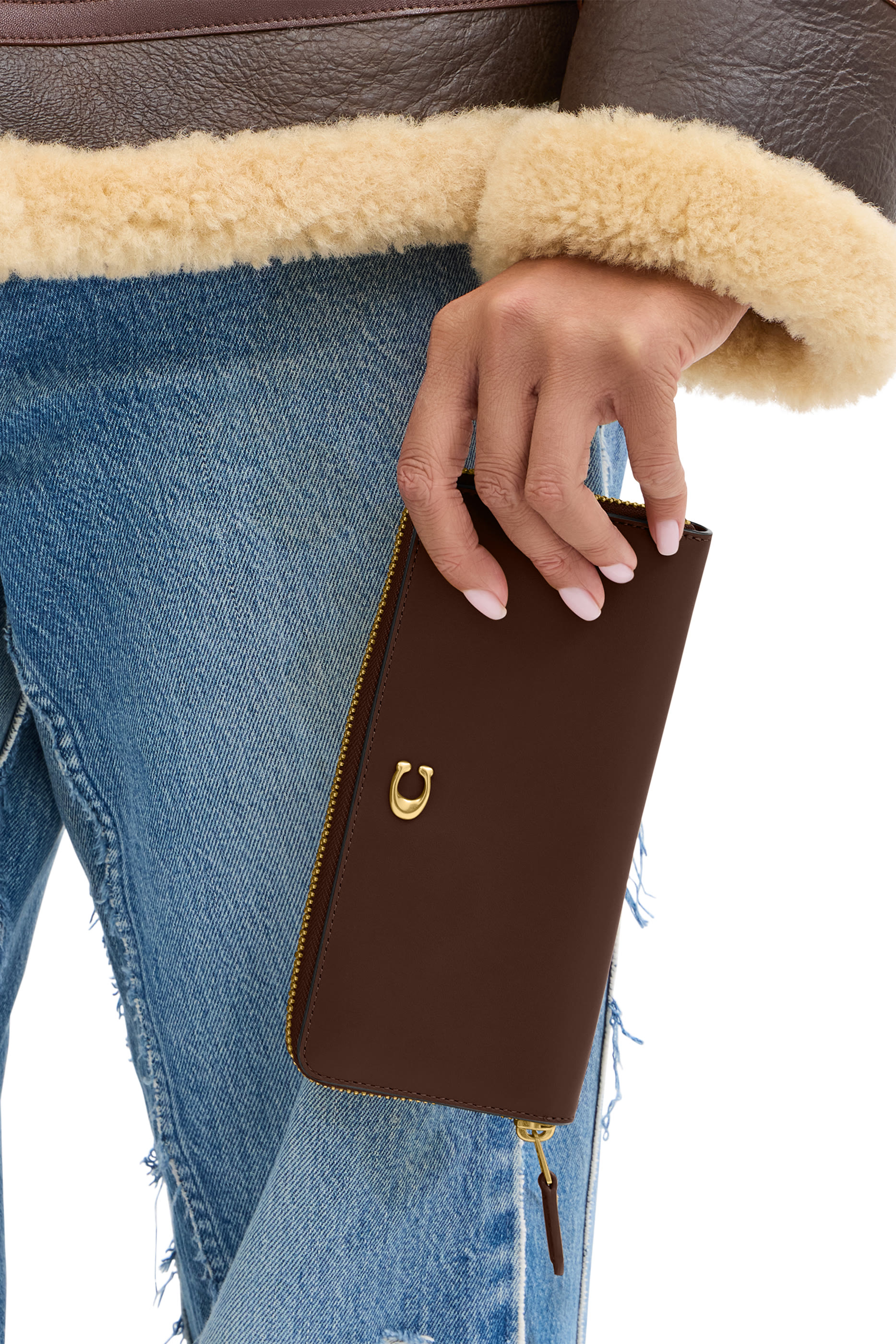 محفظة إسنشال رفيعة بسحاب